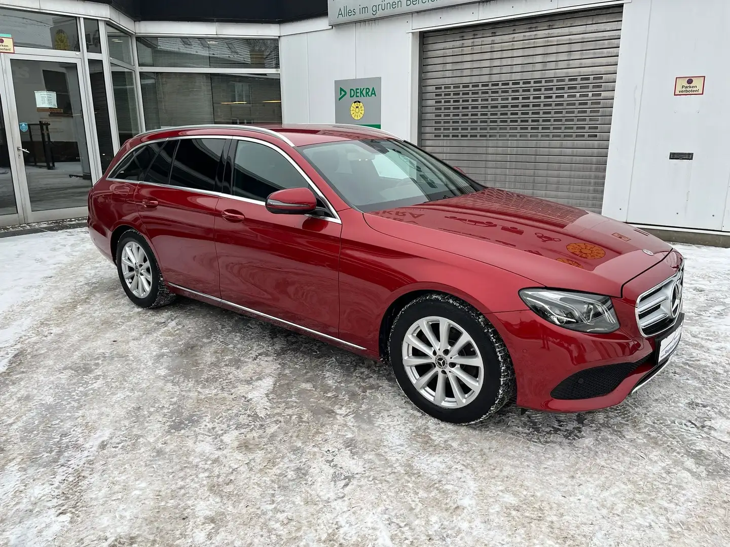 Mercedes-Benz E 200 d T Avantgarde AT mit Klima/Navi/PDC V&H/Alus/Met. Rot - 2