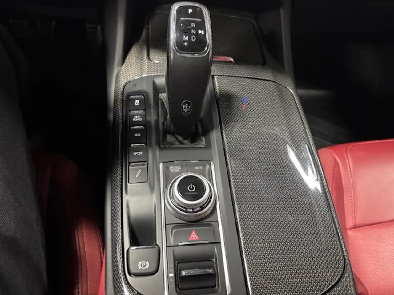 Maserati Levante снимка Maserati Levante