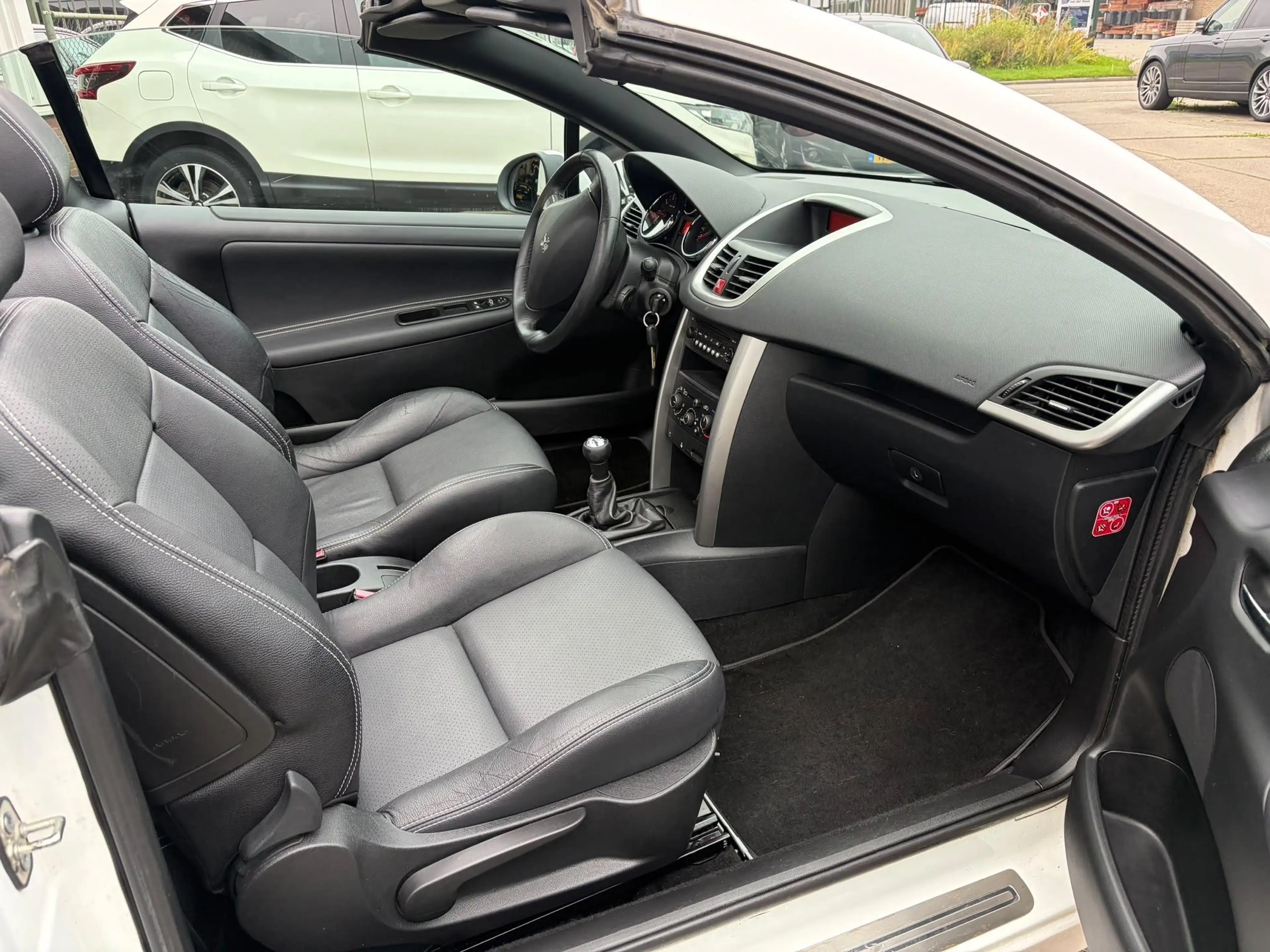Peugeot 207 CC 1.6 VTi Airco, leder, pdc achter — photo 11