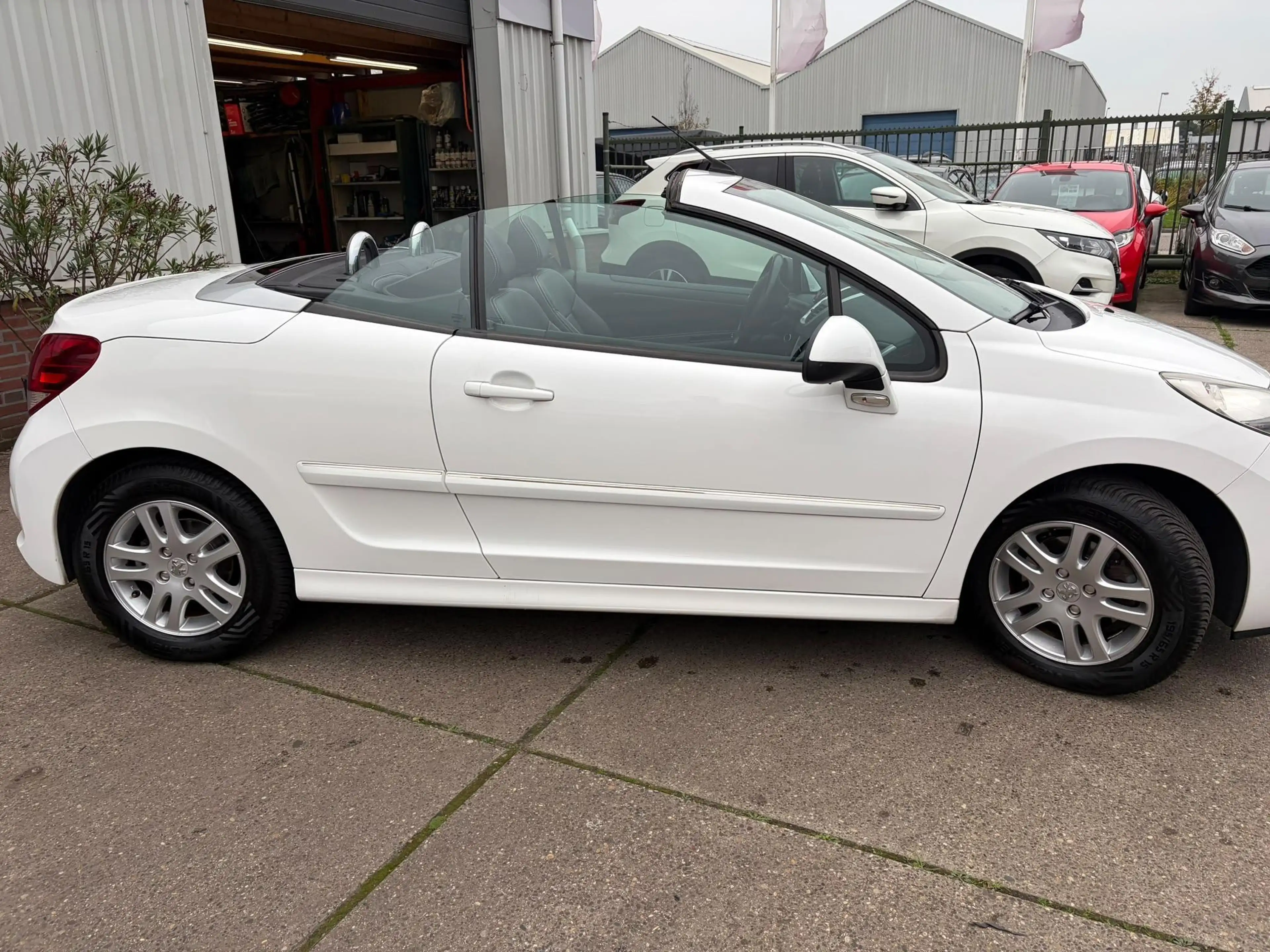 Peugeot 207 CC 1.6 VTi Airco, leder, pdc achter — photo 5