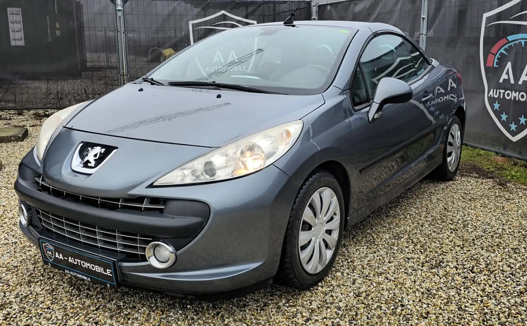 Peugeot 207 CC 1,6 16V Grau - 1