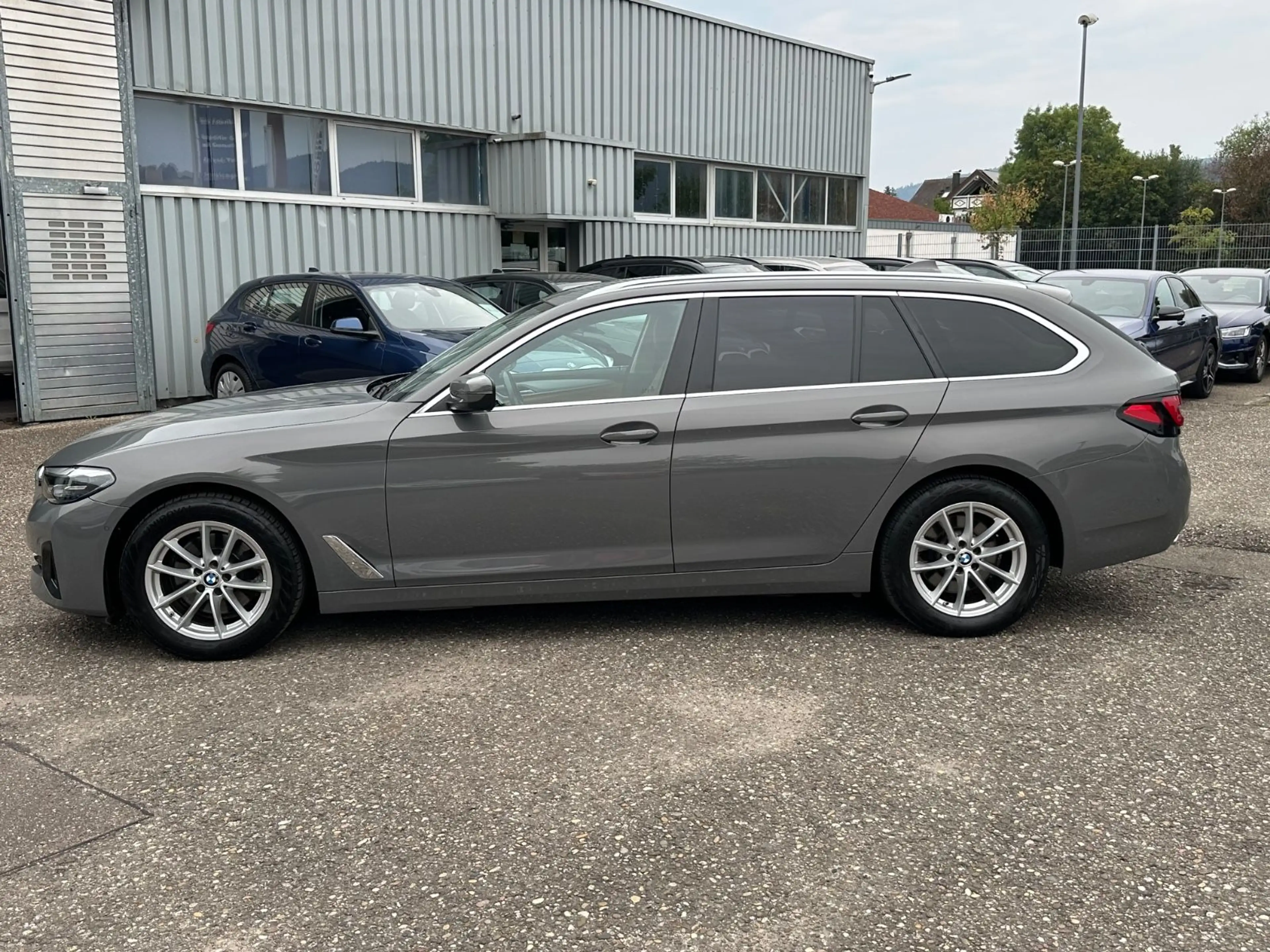 BMW 518 dA 2.0D VIRTUAL LED LEDER NAVI CAM ALU AHK ** — photo 8