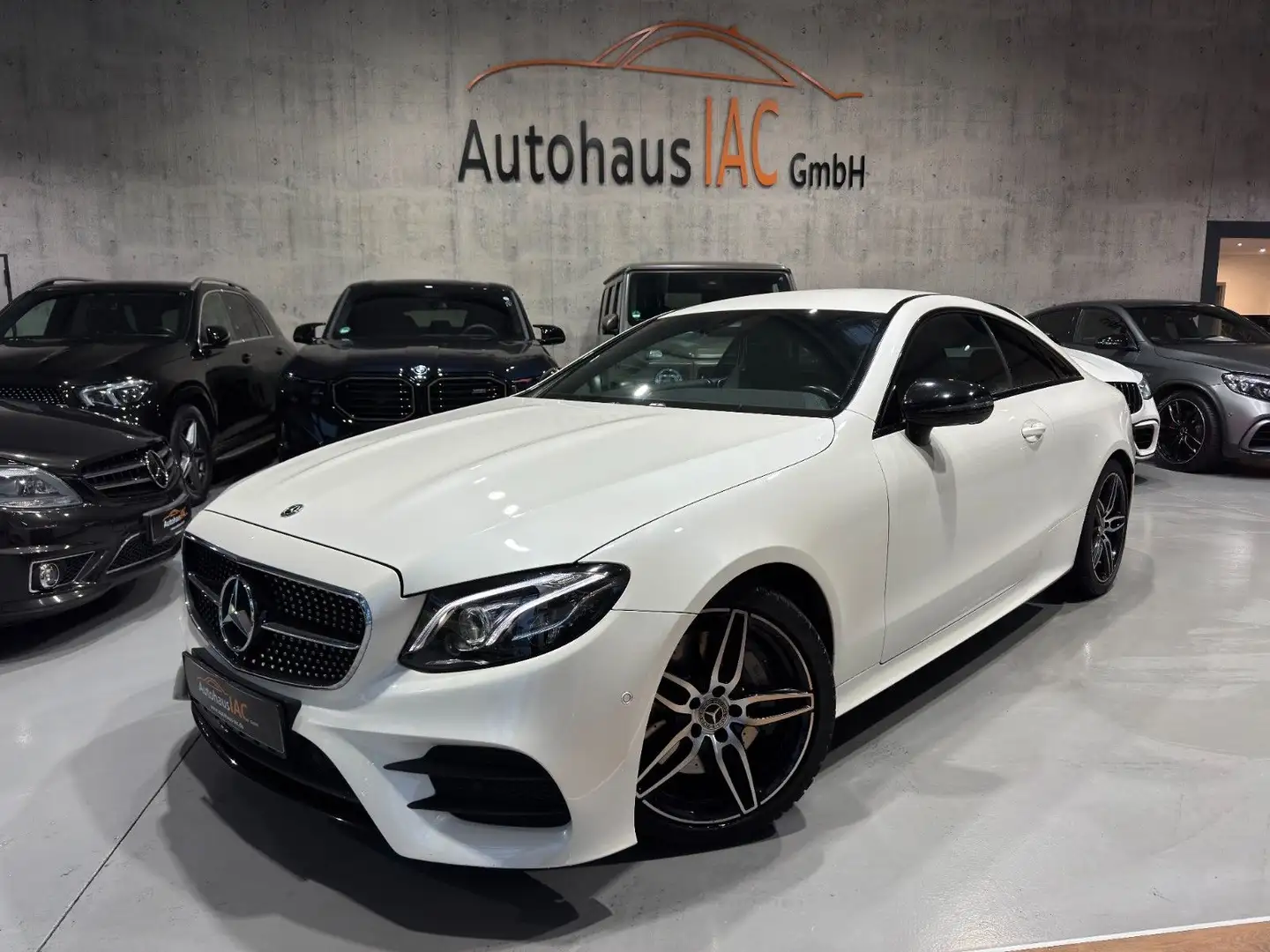 Mercedes-Benz E 350 /Coupe/AMG/MULTIBEAM/RFK/TEMPOM/AMBIENTE Weiß - 1