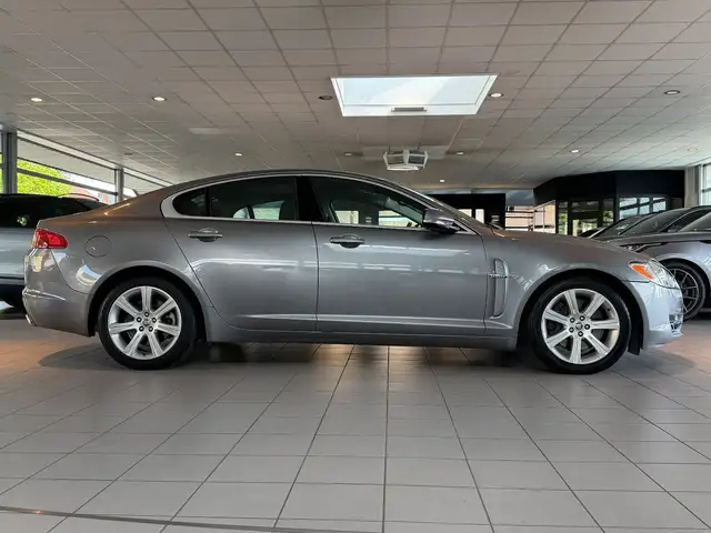 Jaguar XF view 10