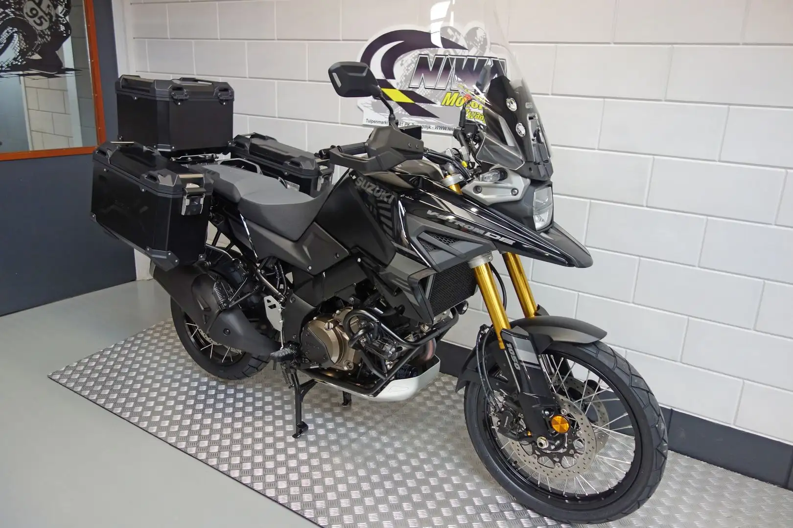 Suzuki V-Strom 1050DE Czarny - 2
