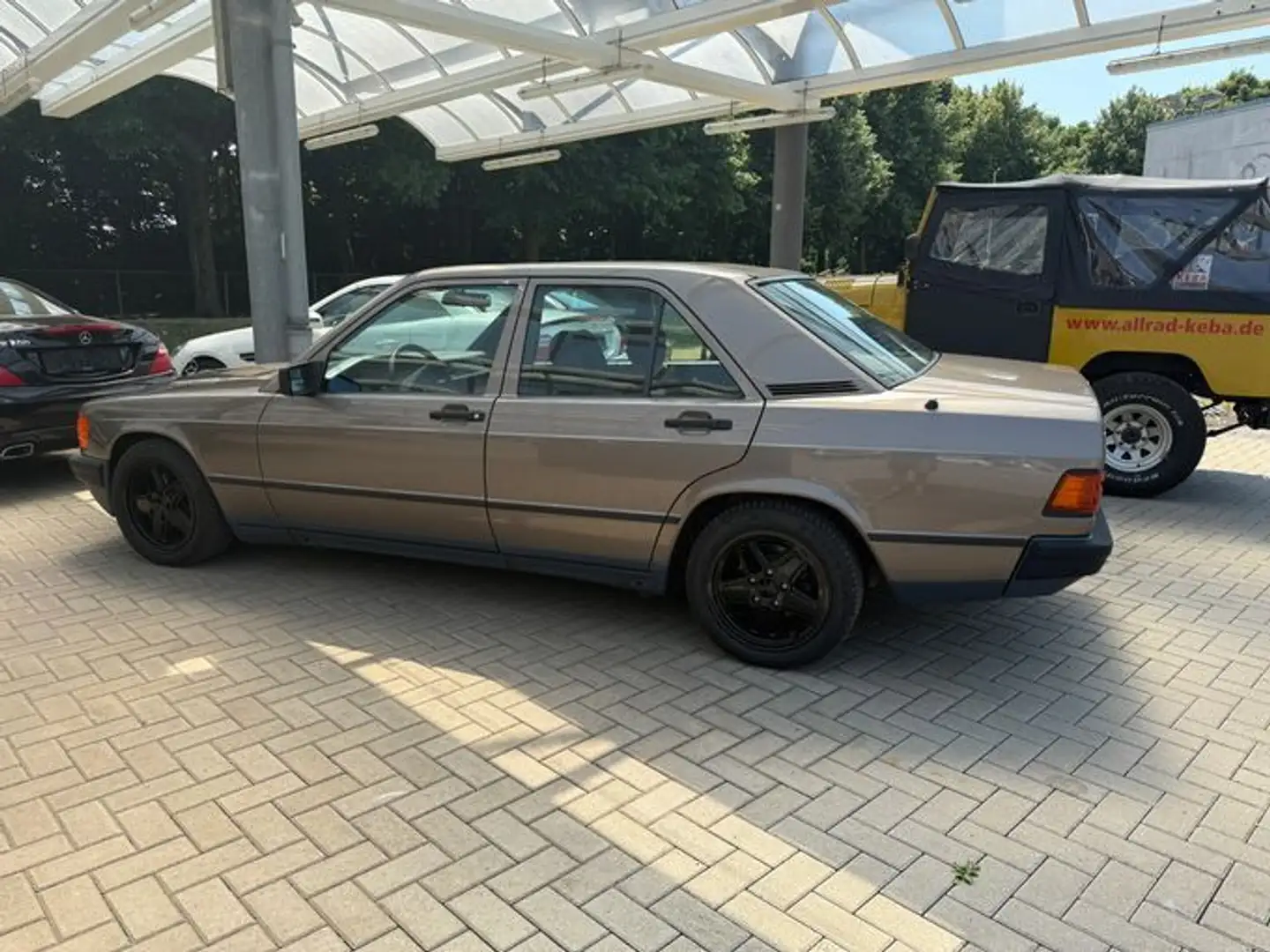 Mercedes-Benz 190 E 2,3 Brown - 2