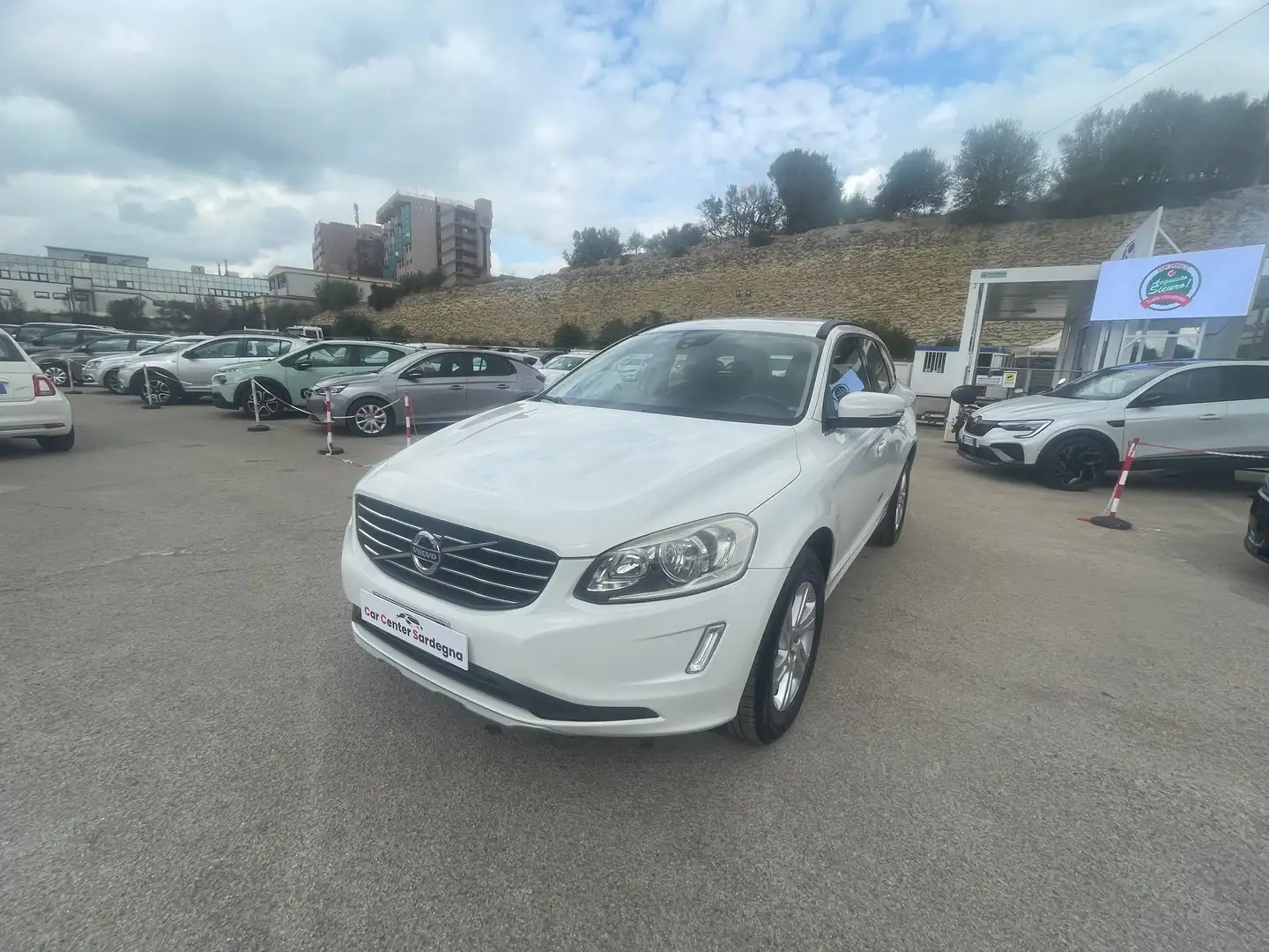 Volvo XC60 XC60 2.0 d3 Business 150cv geartronic Bianco - 1