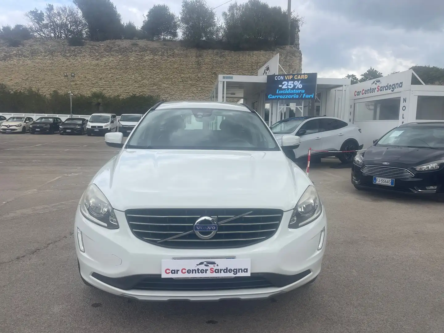 Volvo XC60 XC60 2.0 d3 Business 150cv geartronic Bianco - 2