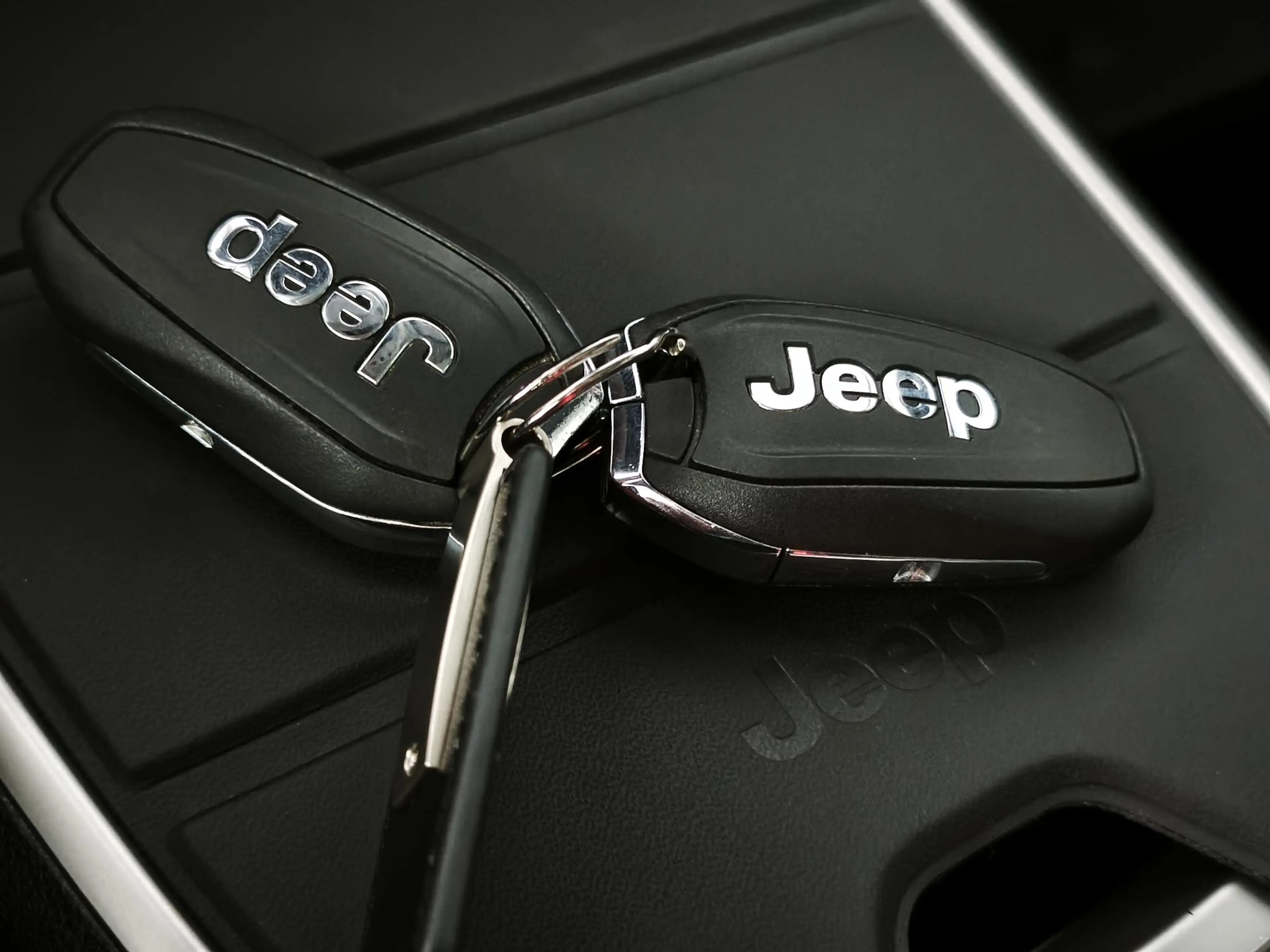 Jeep Avenger 1.2 e-Hybrid Summit | Panoramadak | Camera | Apple — photo 15