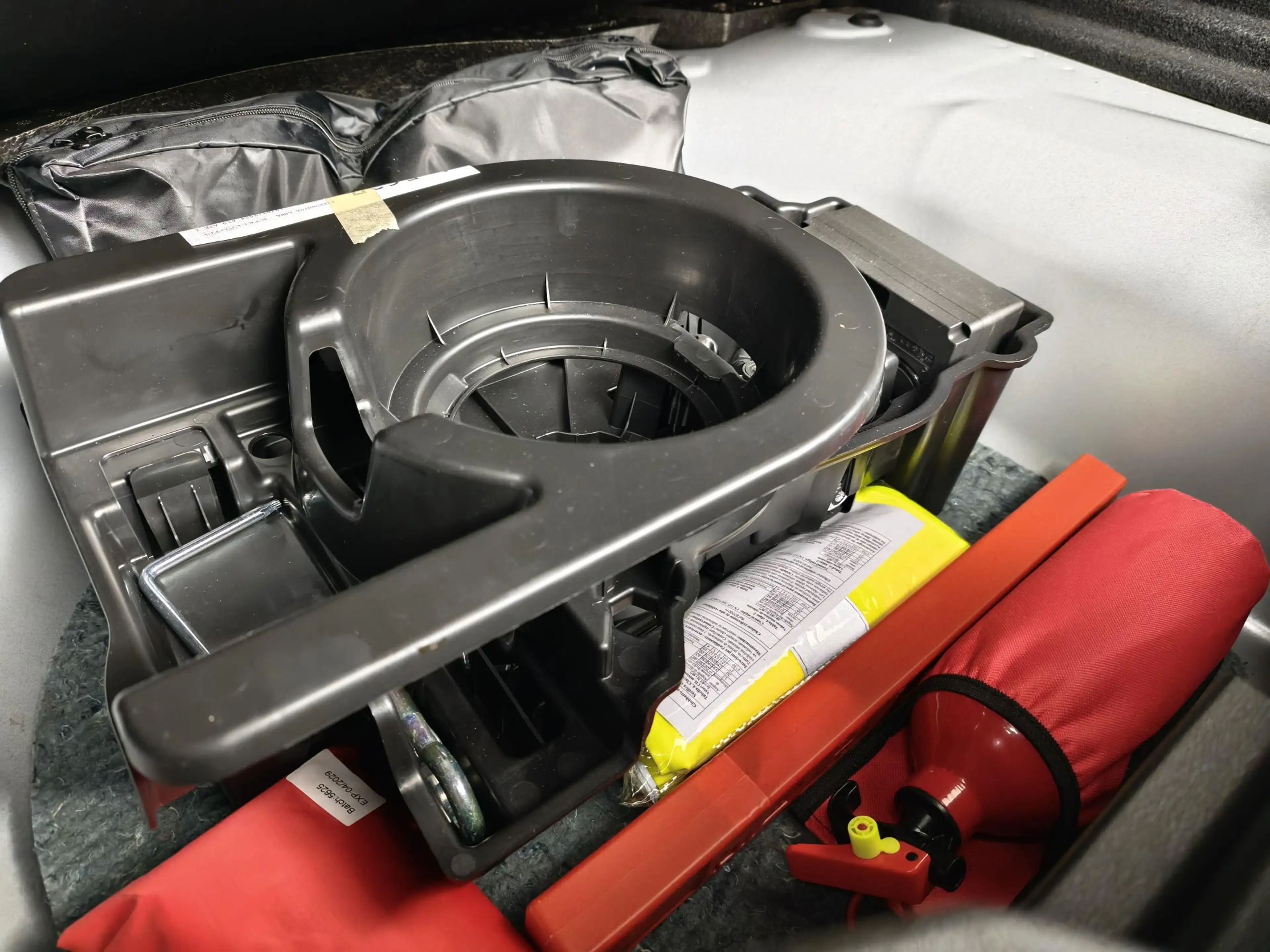 Jeep Avenger 1.2 e-Hybrid Summit | Panoramadak | Camera | Apple — photo 35