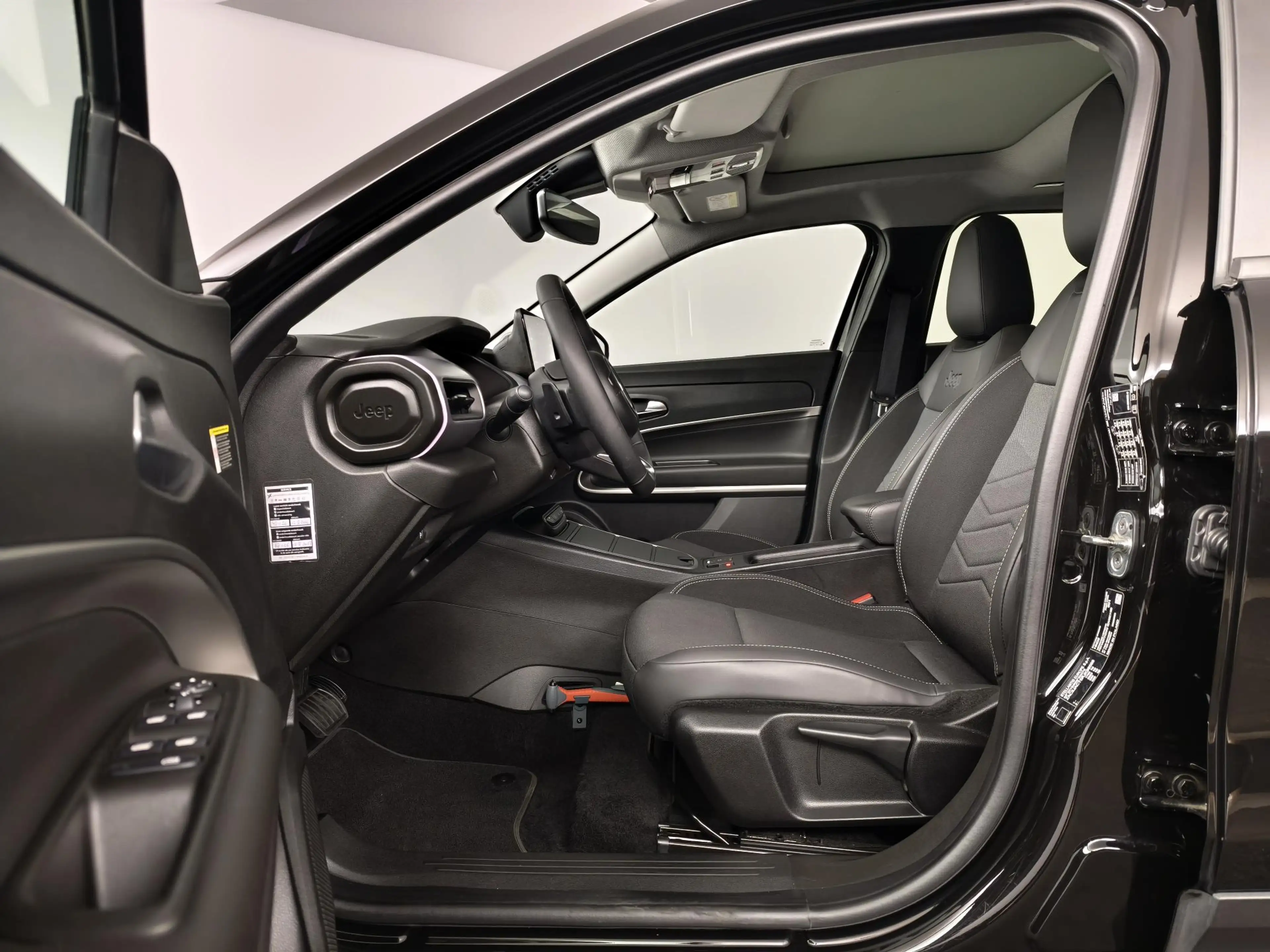Jeep Avenger 1.2 e-Hybrid Summit | Panoramadak | Camera | Apple — photo 7
