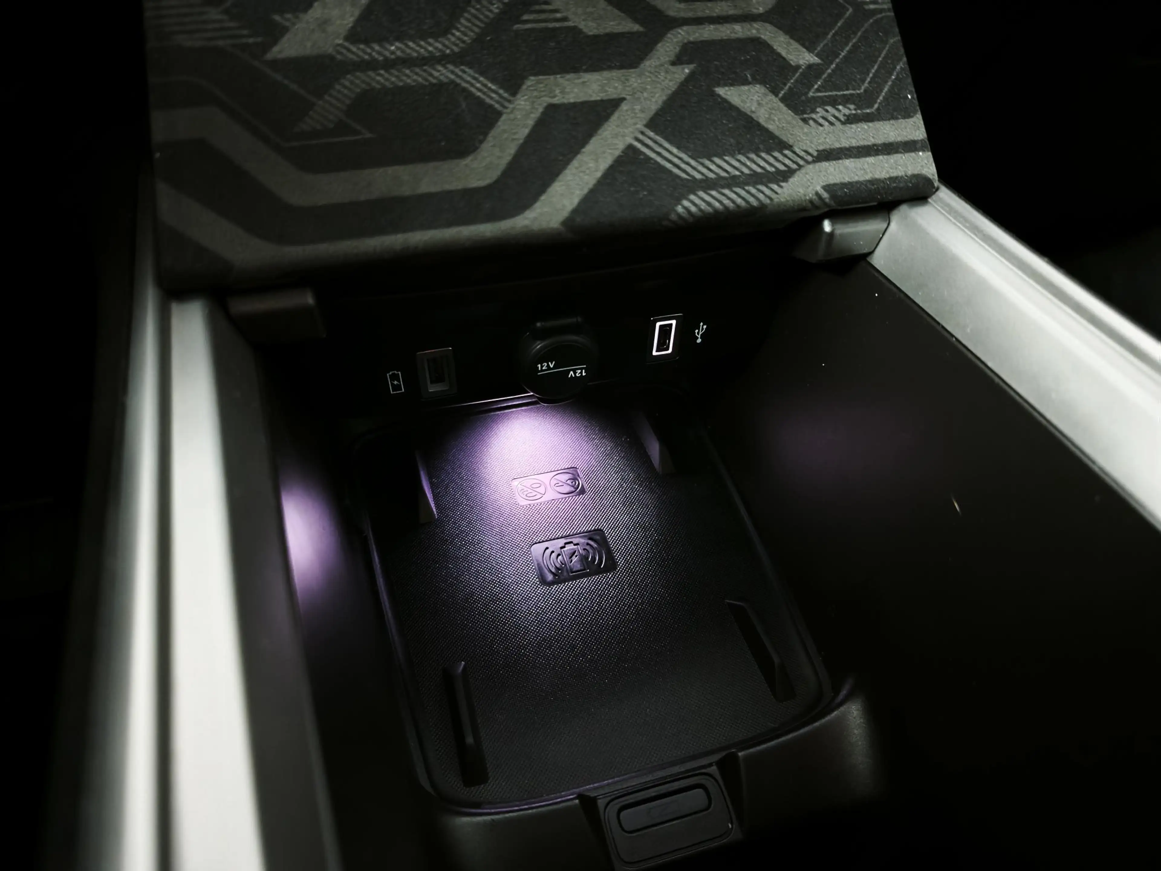 Jeep Avenger 1.2 e-Hybrid Summit | Panoramadak | Camera | Apple — photo 32