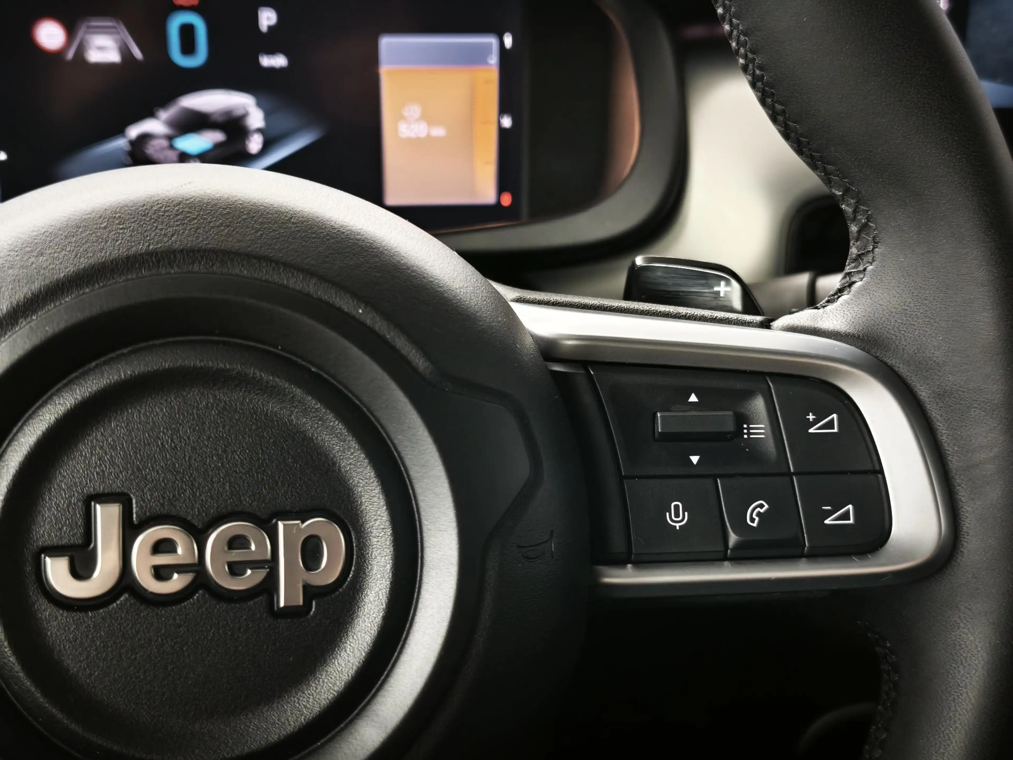 Jeep Avenger 1.2 e-Hybrid Summit | Panoramadak | Camera | Apple — photo 24