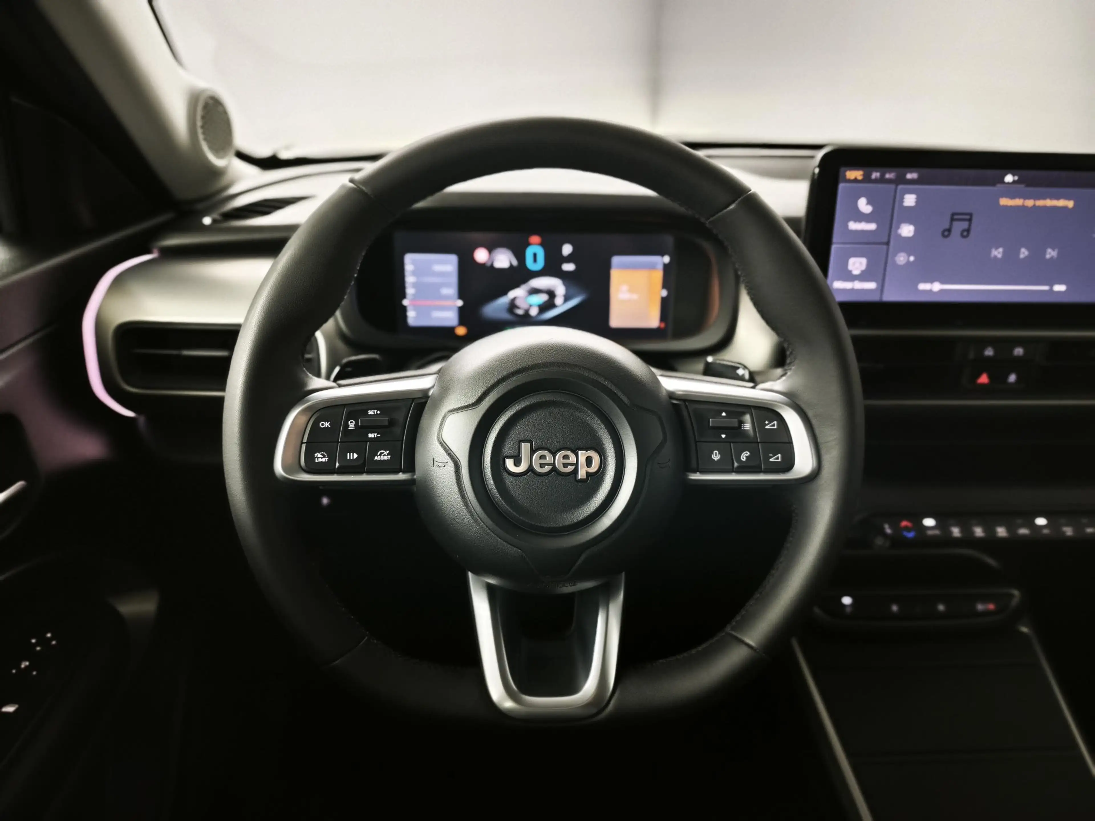 Jeep Avenger 1.2 e-Hybrid Summit | Panoramadak | Camera | Apple — photo 21