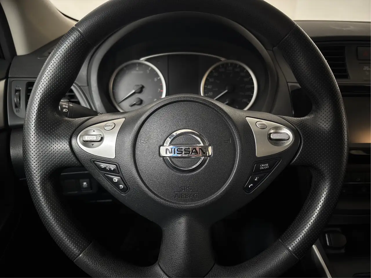Nissan Sentra снимка Nissan Sentra