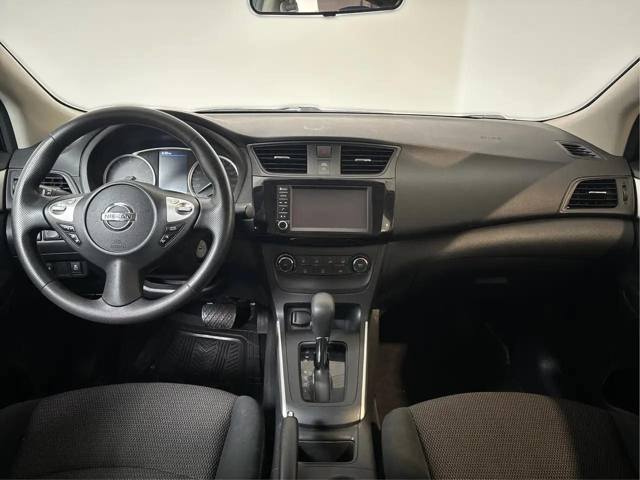 Nissan Sentra снимка Nissan Sentra