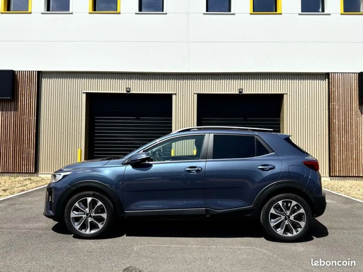 Kia Stonic 1.0 T-GDI 100CH ISG DESIGN + CARPLAY Gris - 2