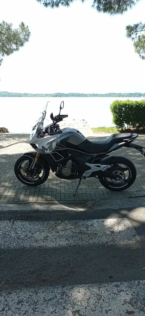 CFMOTO 650 MT Fehér - 2