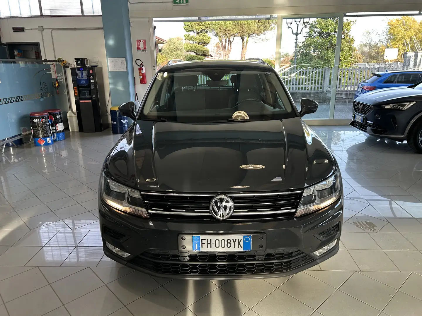 Volkswagen Tiguan Tiguan 1.6 tdi Business 115cv Gris - 2