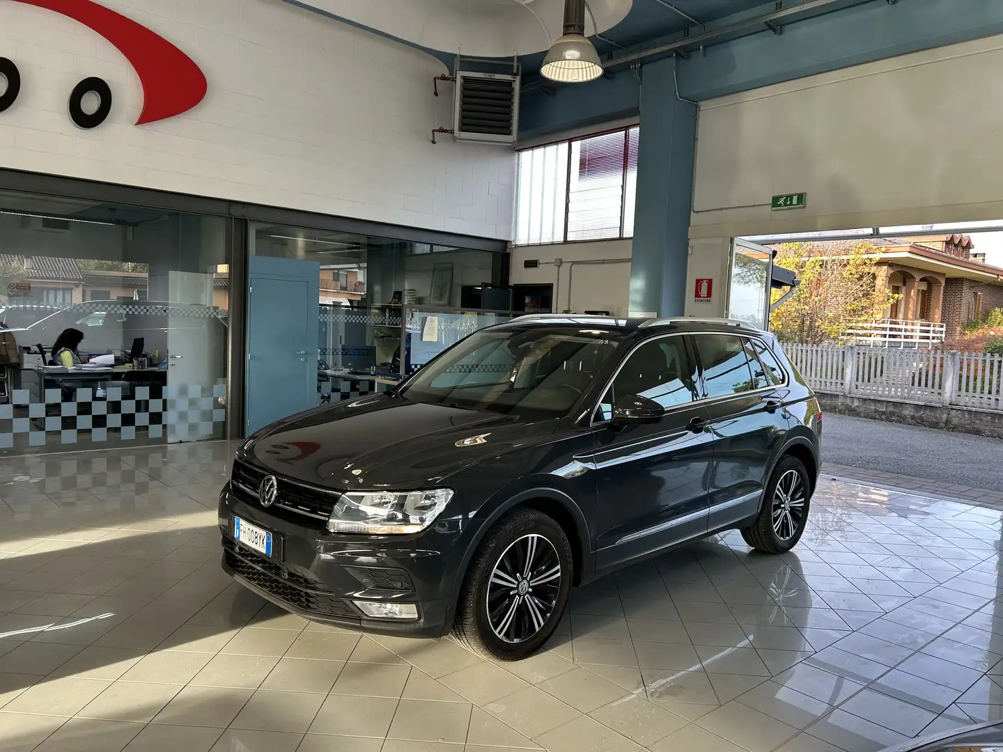 Volkswagen Tiguan Tiguan 1.6 tdi Business 115cv Gris - 1