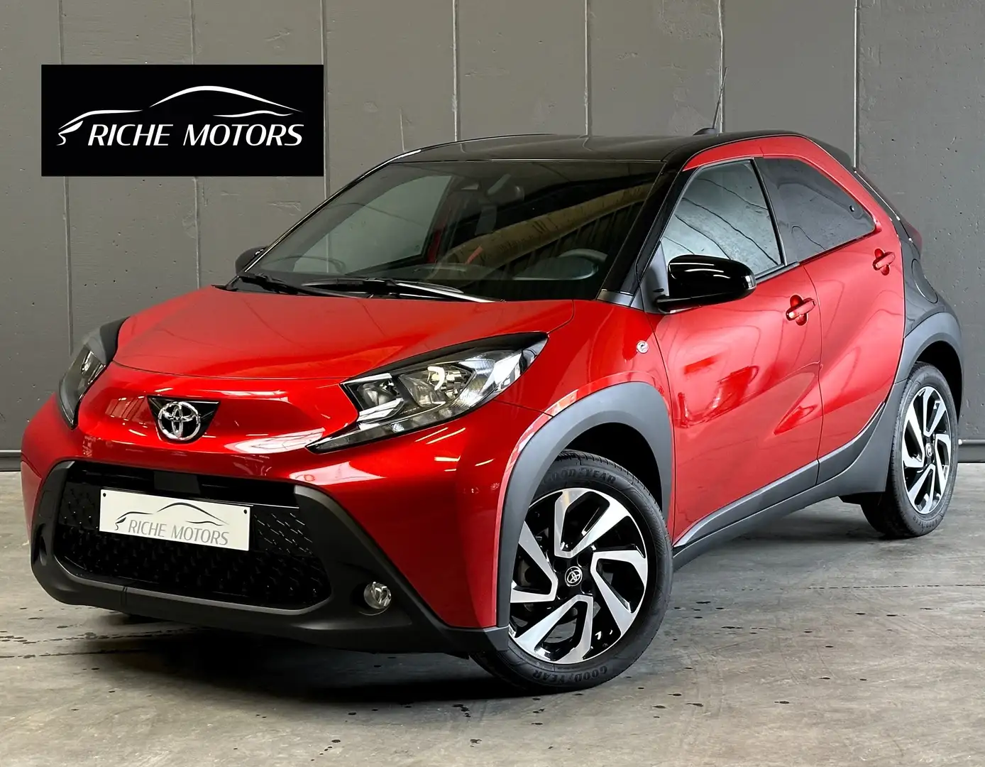 Toyota Aygo X 1.0 Pulse / Automatique / Caméra / CarPlay Rouge - 1