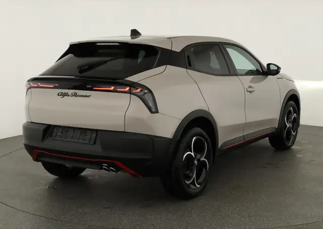 Alfa Romeo Junior Ibrida 1.2 VGT 48V-Hybrid (100kW) Speciale Spec...