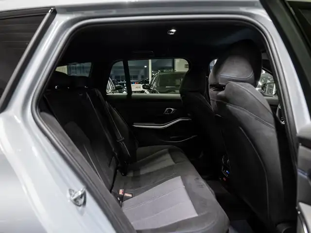 BMW 3 Series view 10