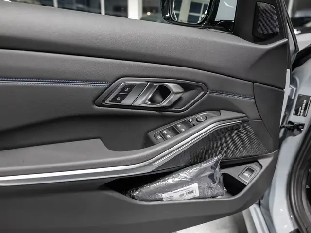 BMW 3 Series view 13
