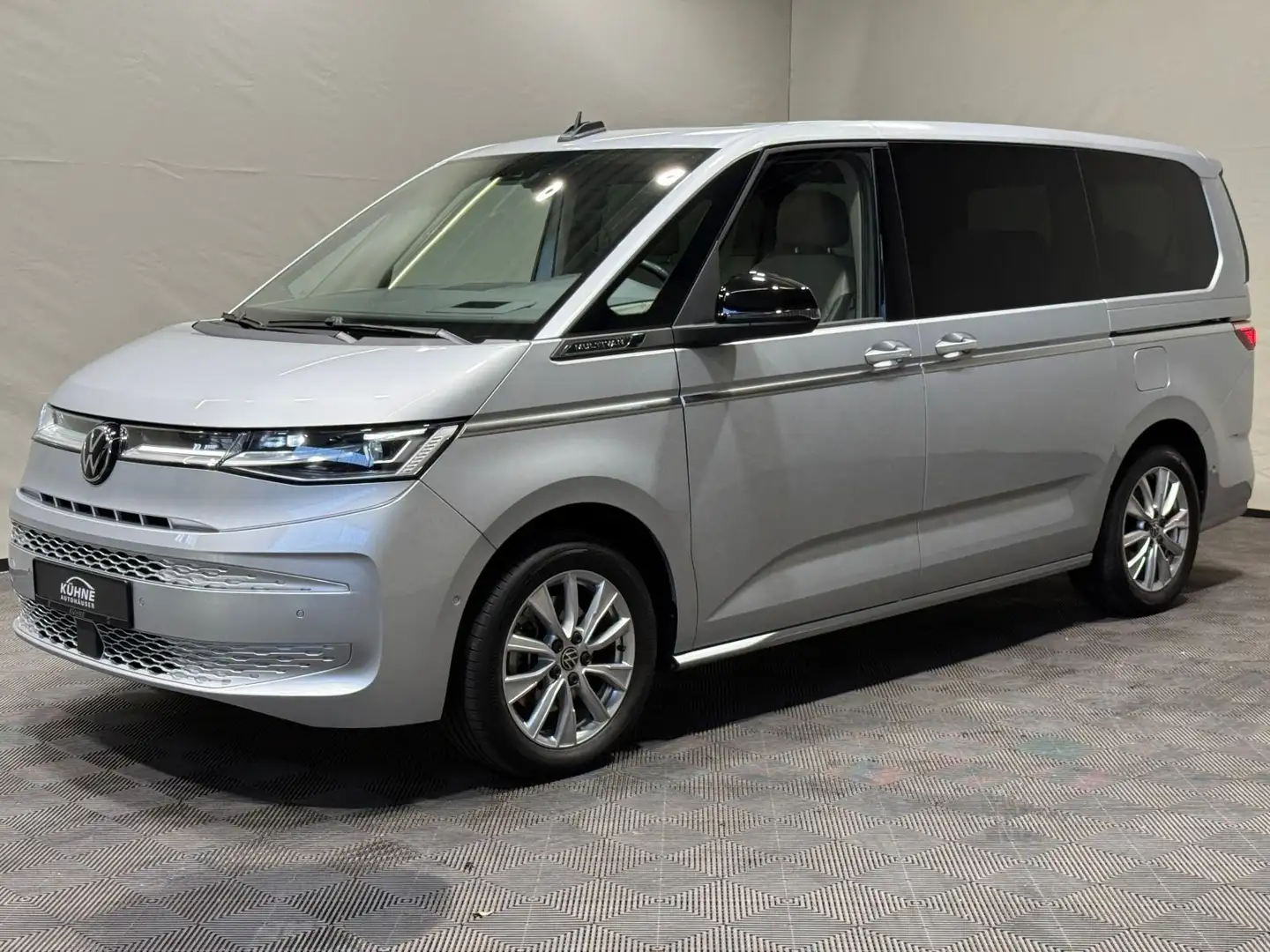 Volkswagen T7 Multivan Style 2.0 TDI DSG Lang | MATRIX NAVI Silber - 2