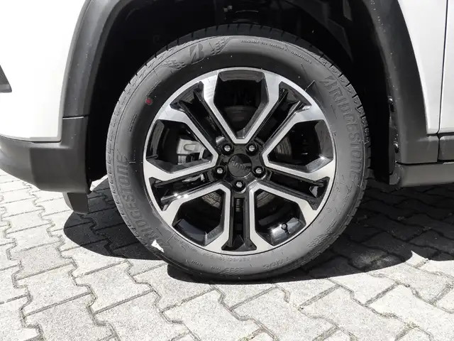 Jeep Compass view 3