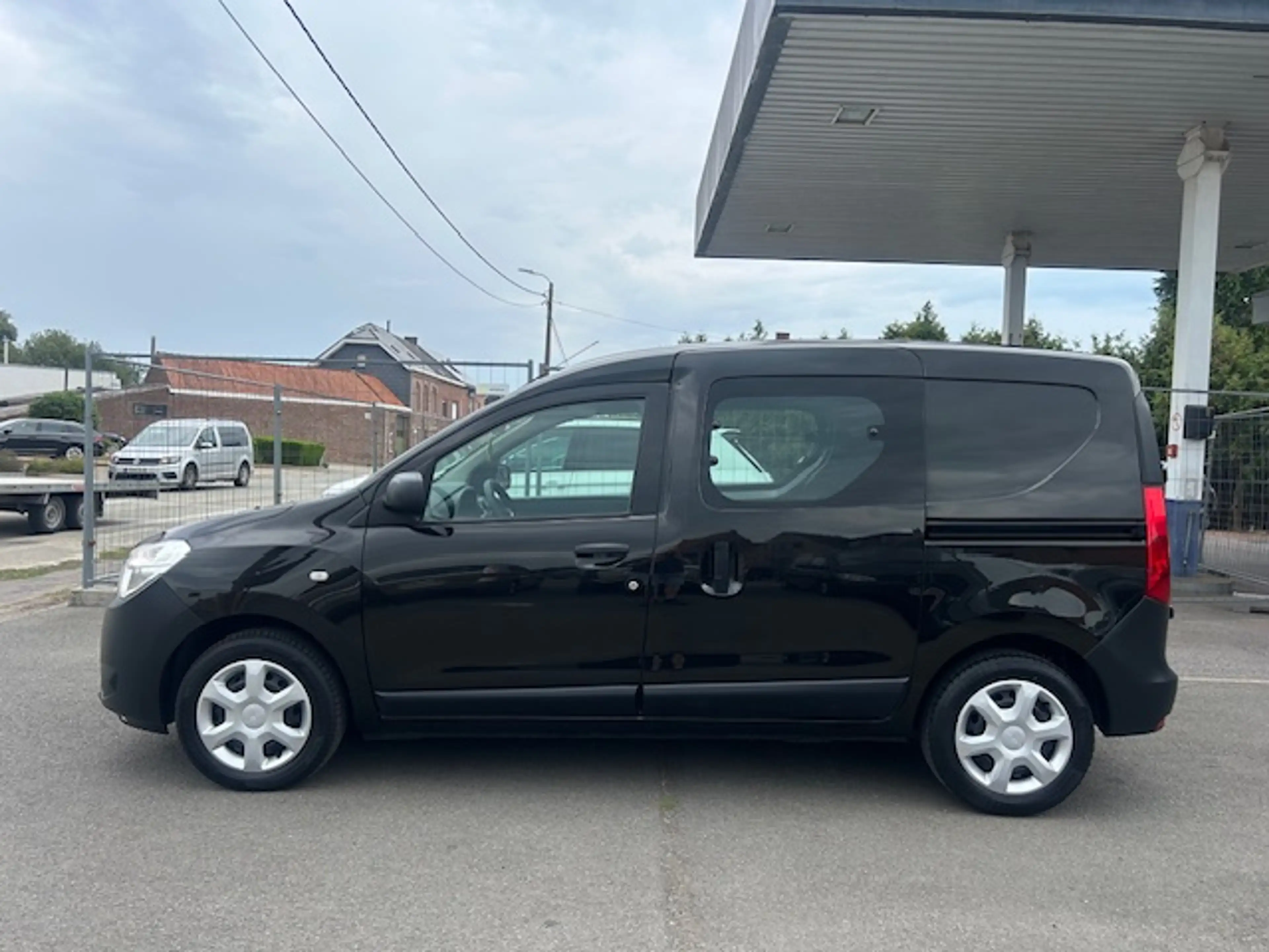 Dacia Dokker 1.3 TCe Work Edition  S/S (EU6.2) verlengde versie, L+R schuifdeuren , navigatie, airco,... ZEER PROPER — photo 2