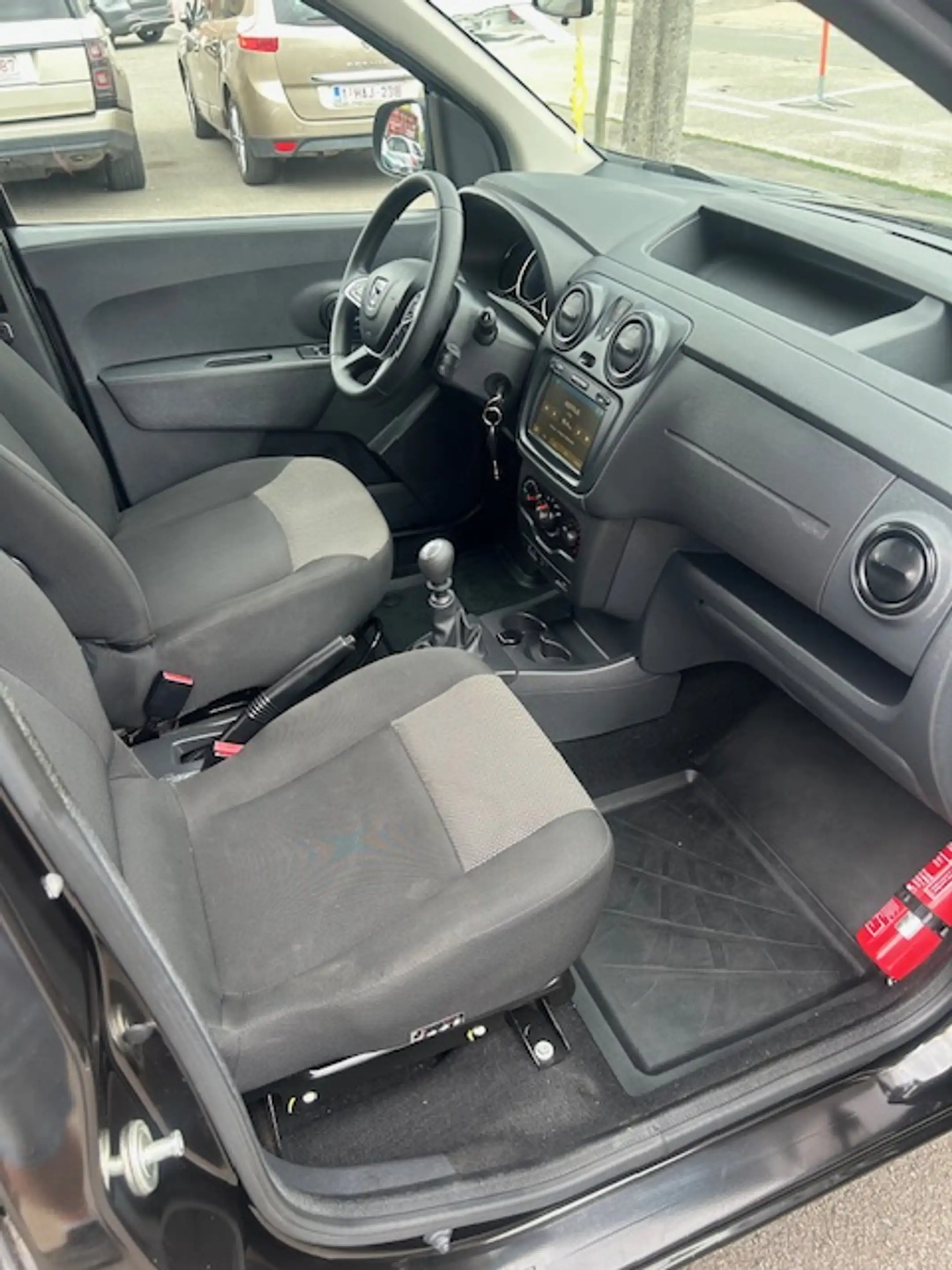 Dacia Dokker 1.3 TCe Work Edition  S/S (EU6.2) verlengde versie, L+R schuifdeuren , navigatie, airco,... ZEER PROPER — photo 9