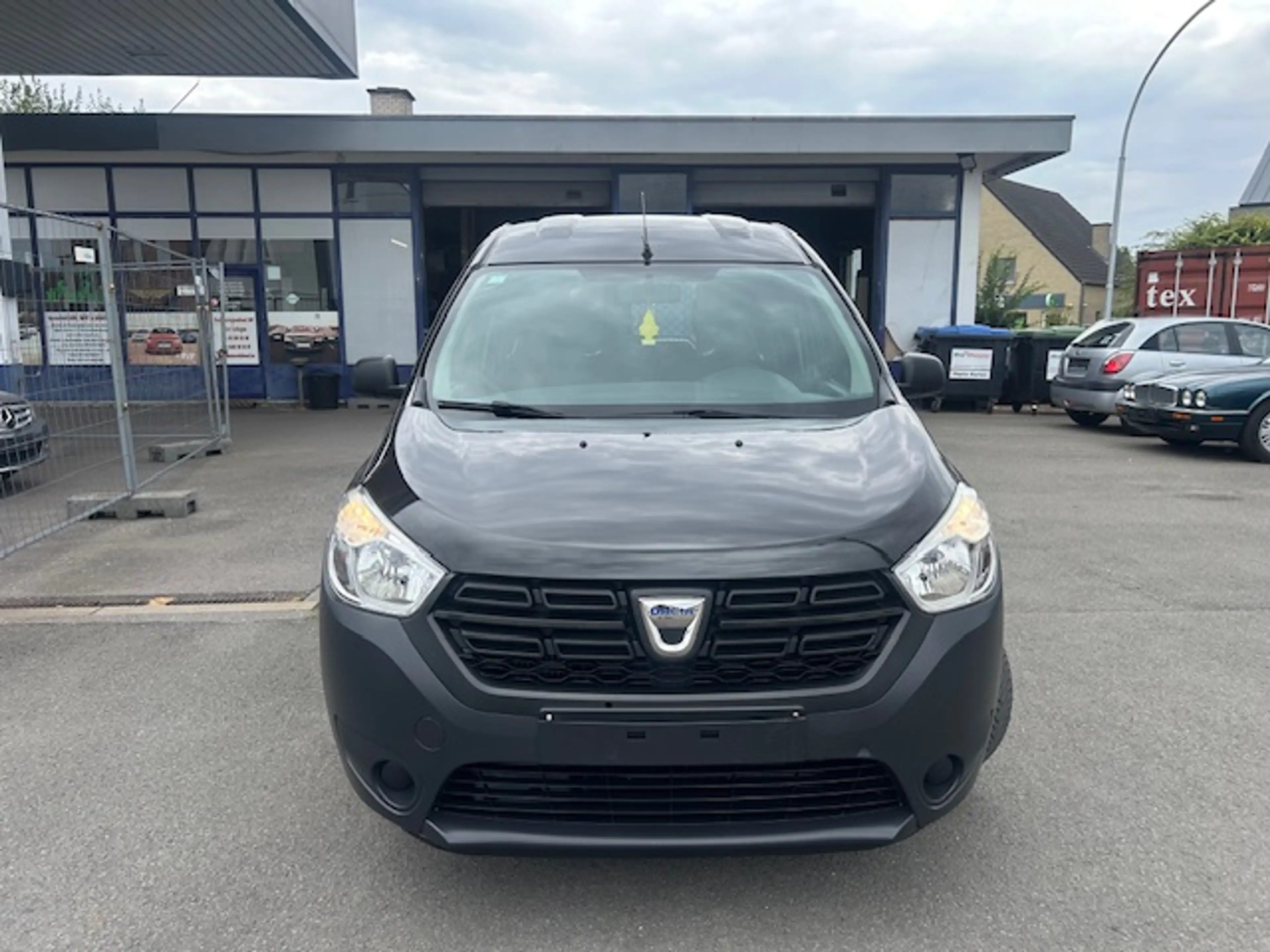 Dacia Dokker 1.3 TCe Work Edition  S/S (EU6.2) verlengde versie, L+R schuifdeuren , navigatie, airco,... ZEER PROPER — photo 8