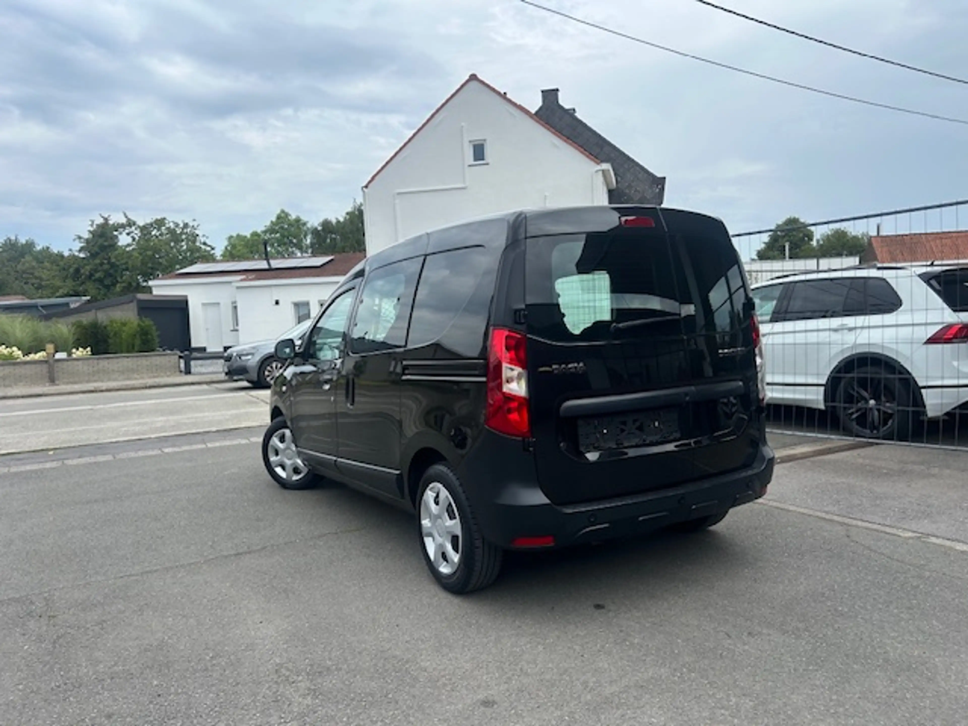 Dacia Dokker 1.3 TCe Work Edition  S/S (EU6.2) verlengde versie, L+R schuifdeuren , navigatie, airco,... ZEER PROPER — photo 3
