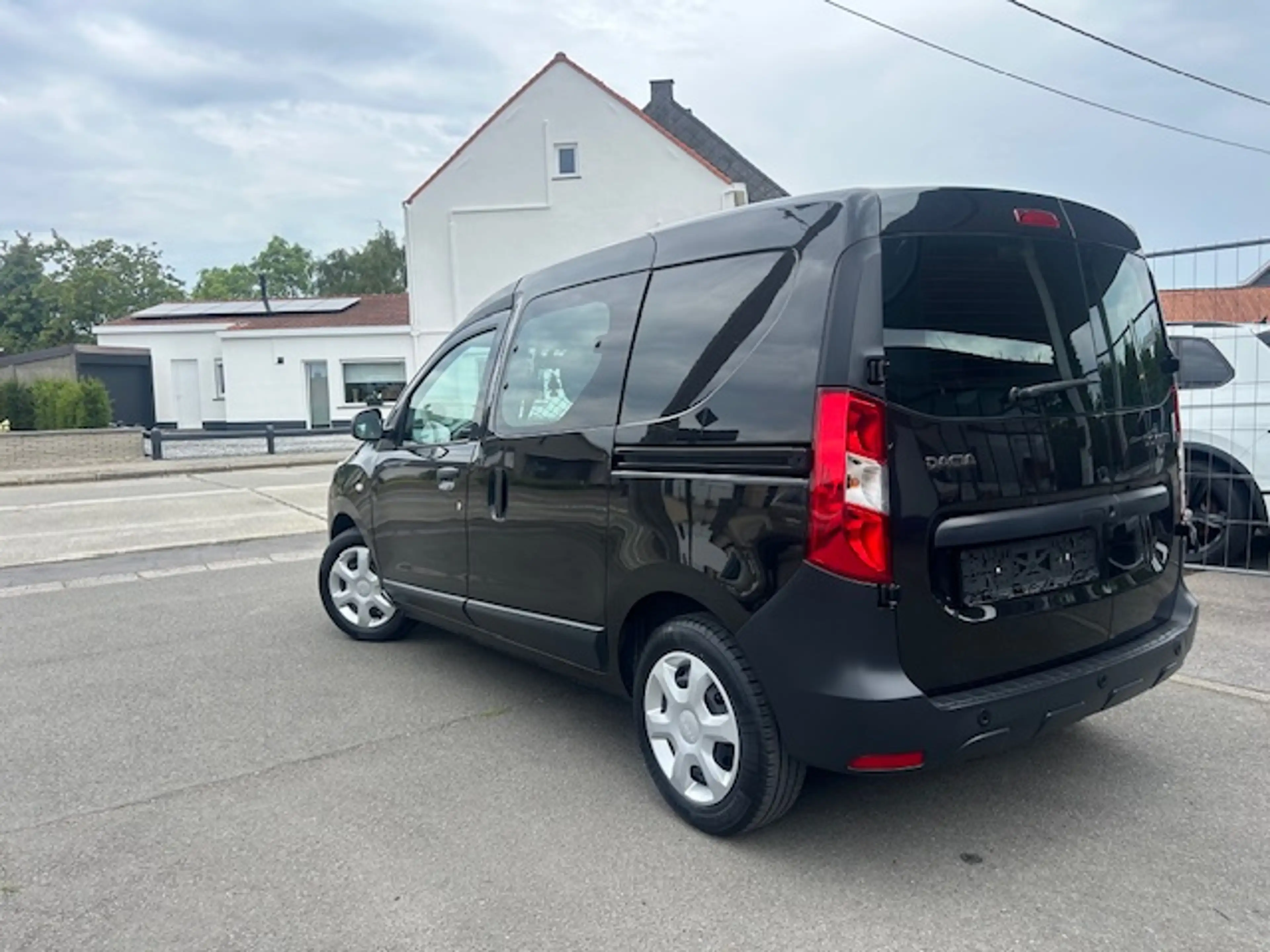 Dacia Dokker 1.3 TCe Work Edition  S/S (EU6.2) verlengde versie, L+R schuifdeuren , navigatie, airco,... ZEER PROPER — photo 4