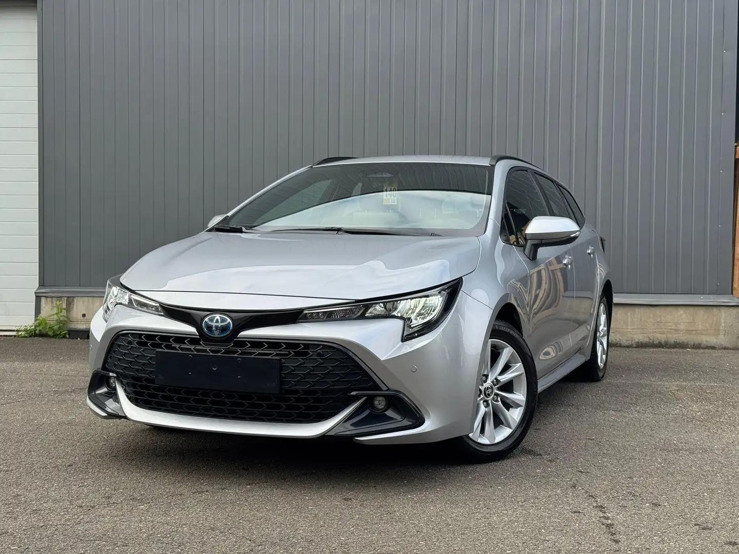Toyota Corolla Touring Sport 1.8 Hybrid Dynamic e-CVT 1.8 Hybrid Argent - 1