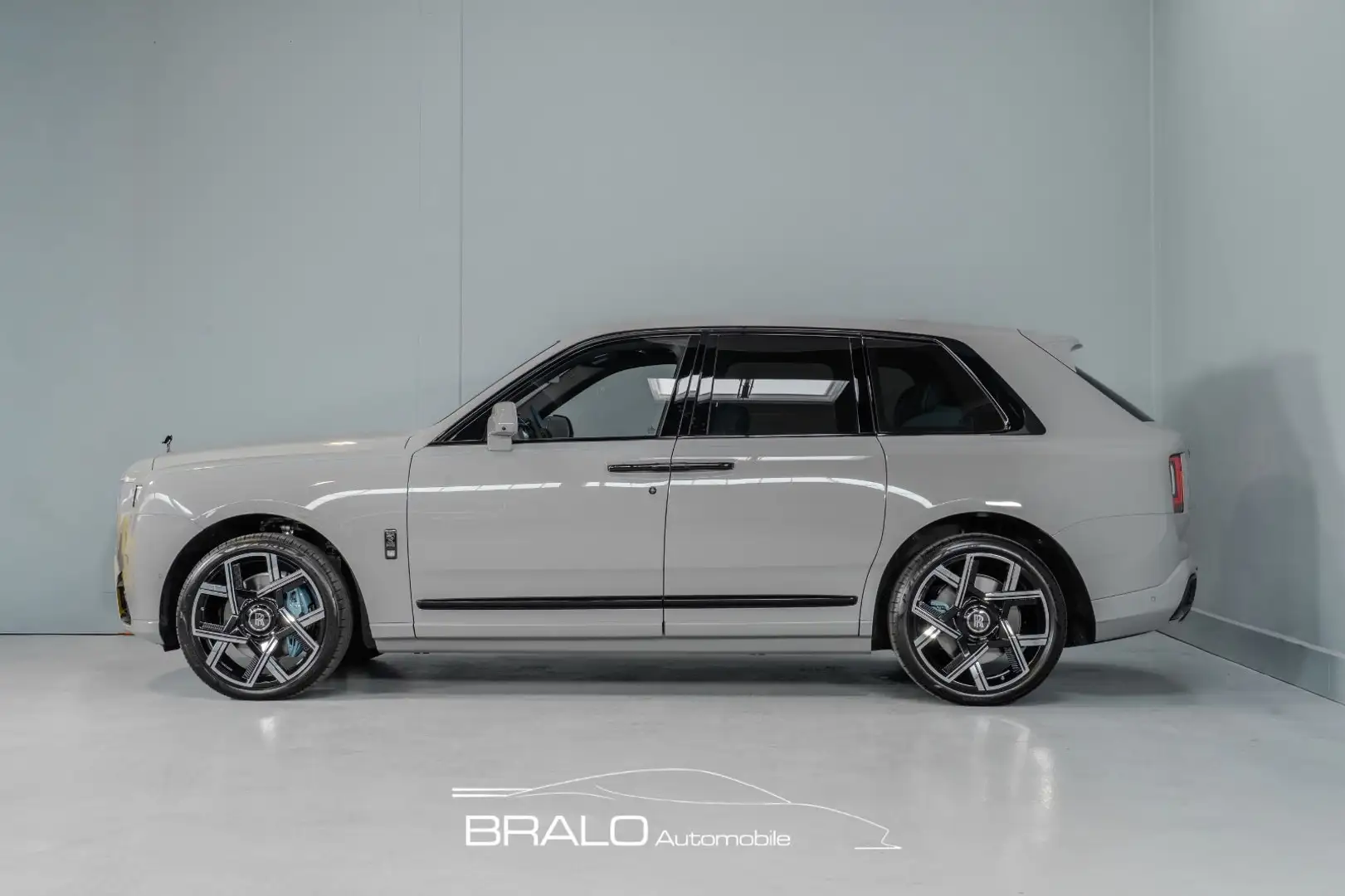 Rolls-Royce Cullinan Black Badge 26` "NUR AUSSERHALB EU" Grau - 1