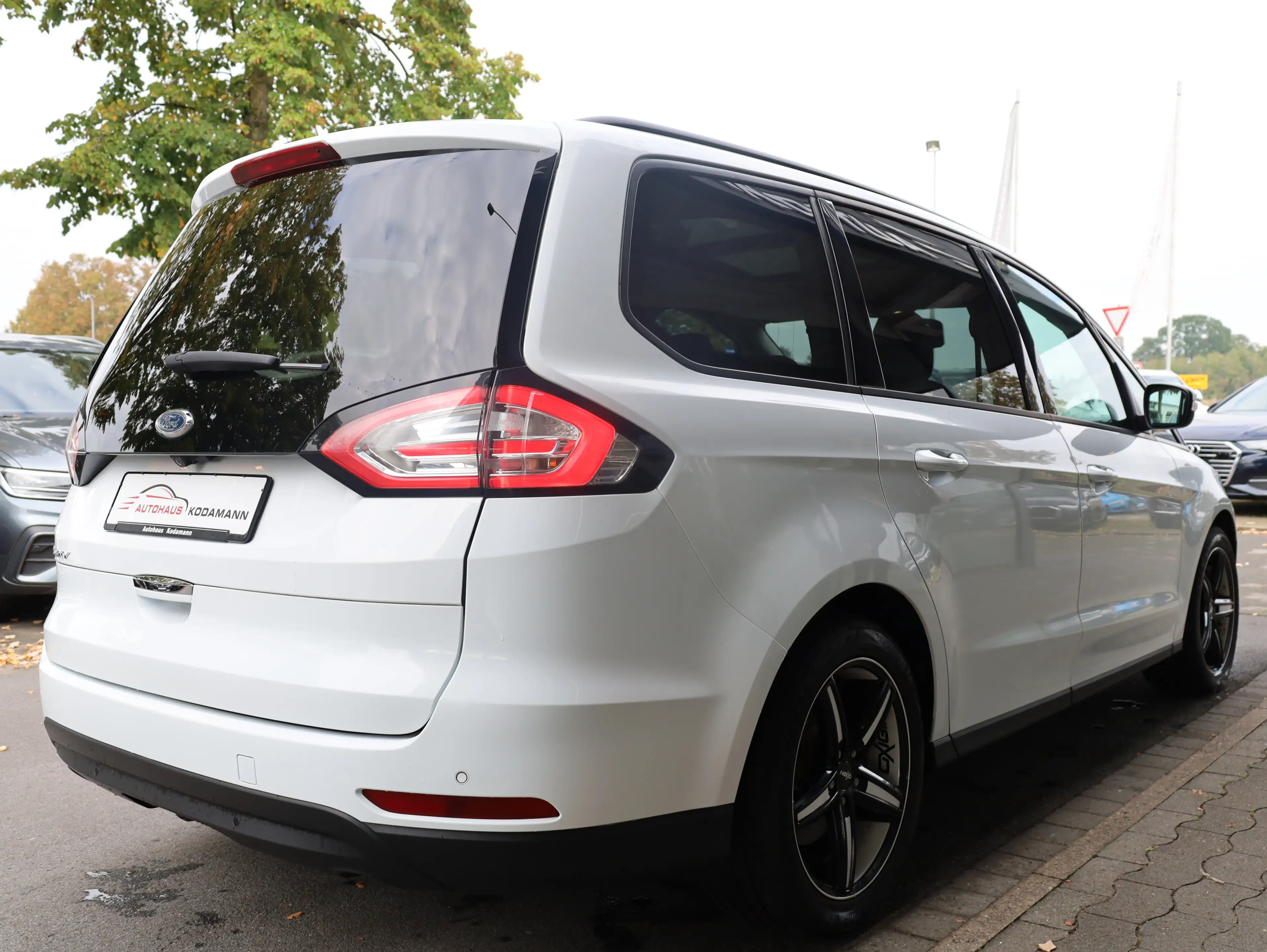 Ford Galaxy 2.0 TDCI Business*7-Sitze*Panorama*AHK*18 — photo 11
