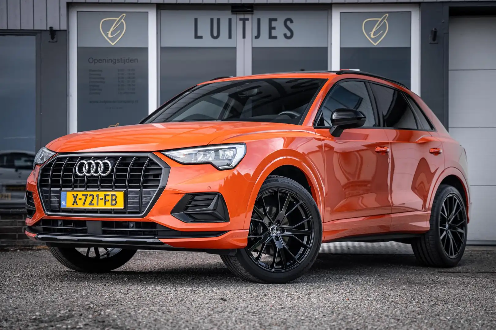 Audi Q3 35 TFSI Pro Line S I Pano-dak I Leder I Virtual-co Oranje - 1
