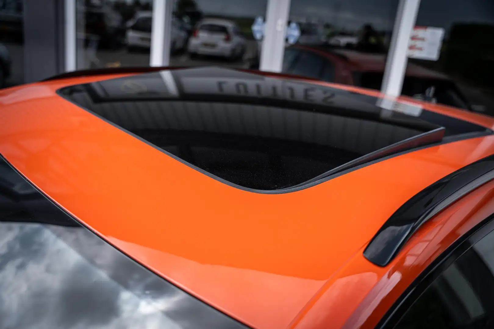 Audi Q3 35 TFSI Pro Line S I Pano-dak I Leder I Virtual-co Oranje - 2