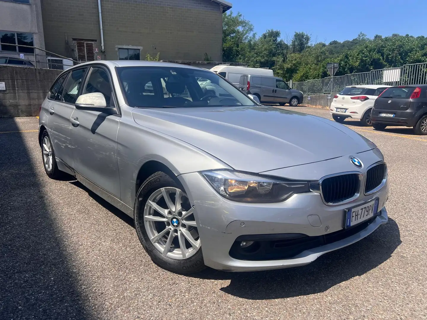 BMW 318 Serie 3 F31 2015 Touring 318d Touring auto Argent - 1