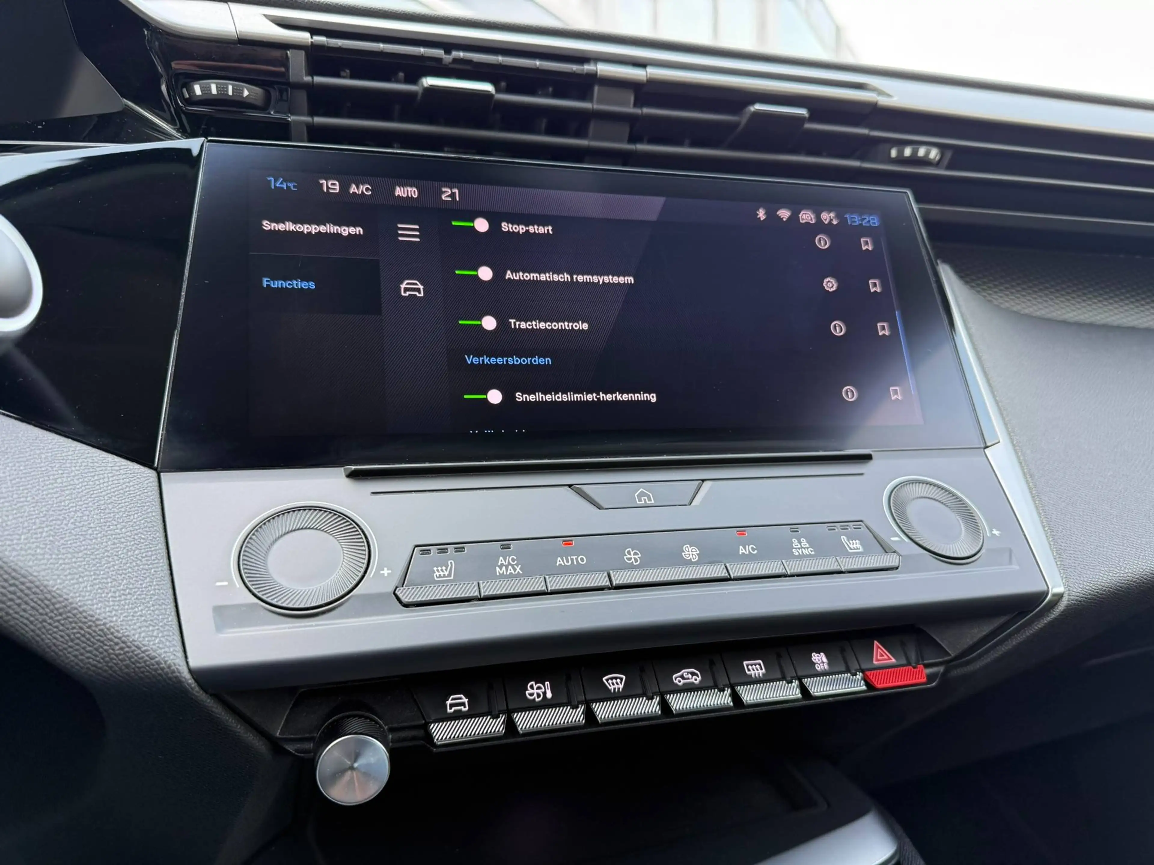 Peugeot 308 AUTOMAAT / CARPLAY / SENSOREN / NAVI /AIRCO / — photo 28