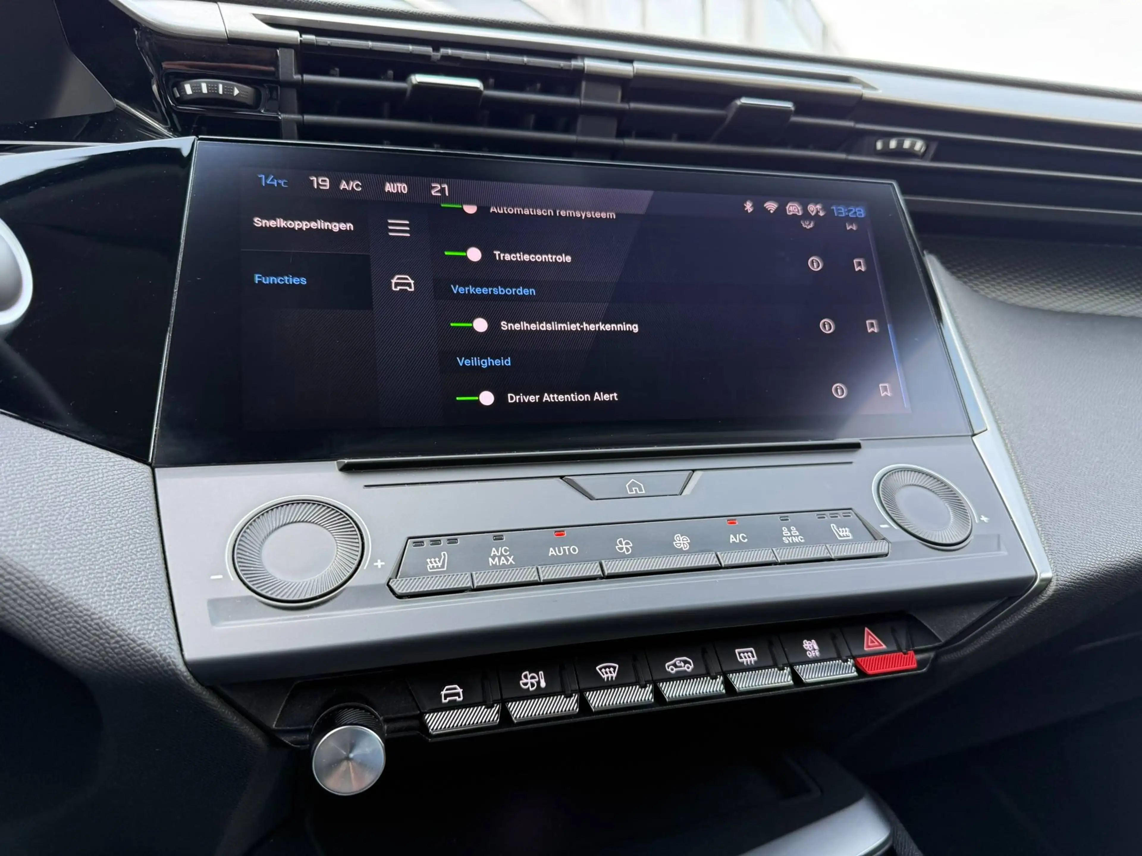 Peugeot 308 AUTOMAAT / CARPLAY / SENSOREN / NAVI /AIRCO / — photo 29