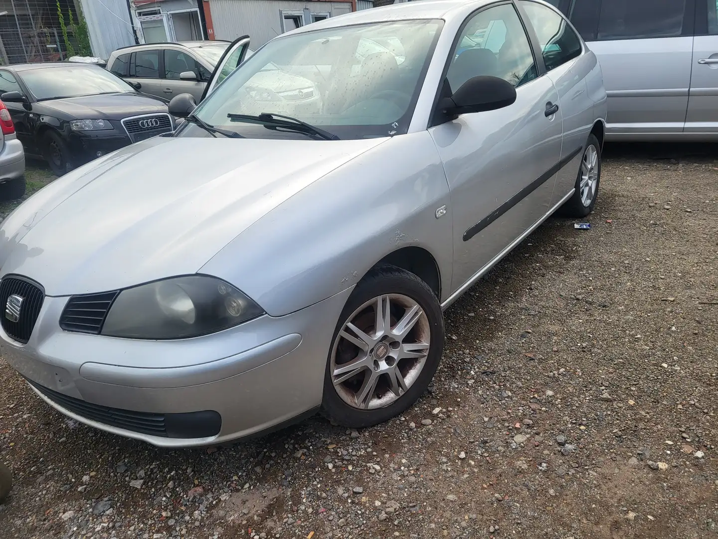 SEAT Ibiza 1.4 16V Reference Silber - 1