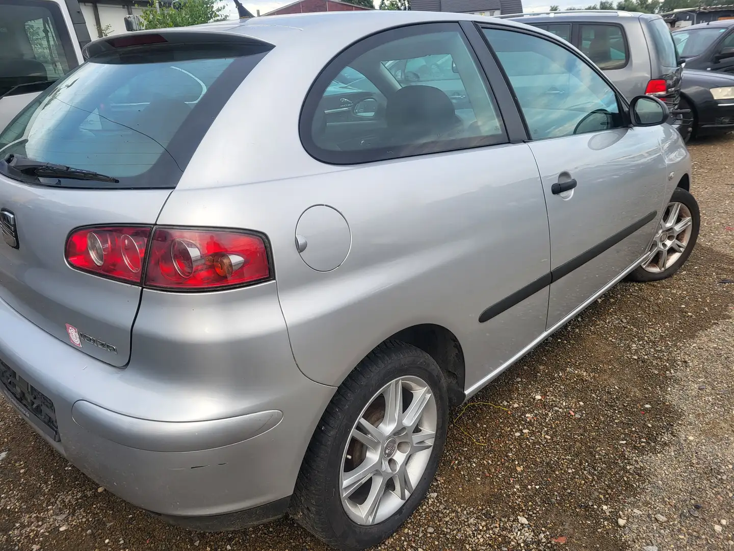 SEAT Ibiza 1.4 16V Reference Silber - 2