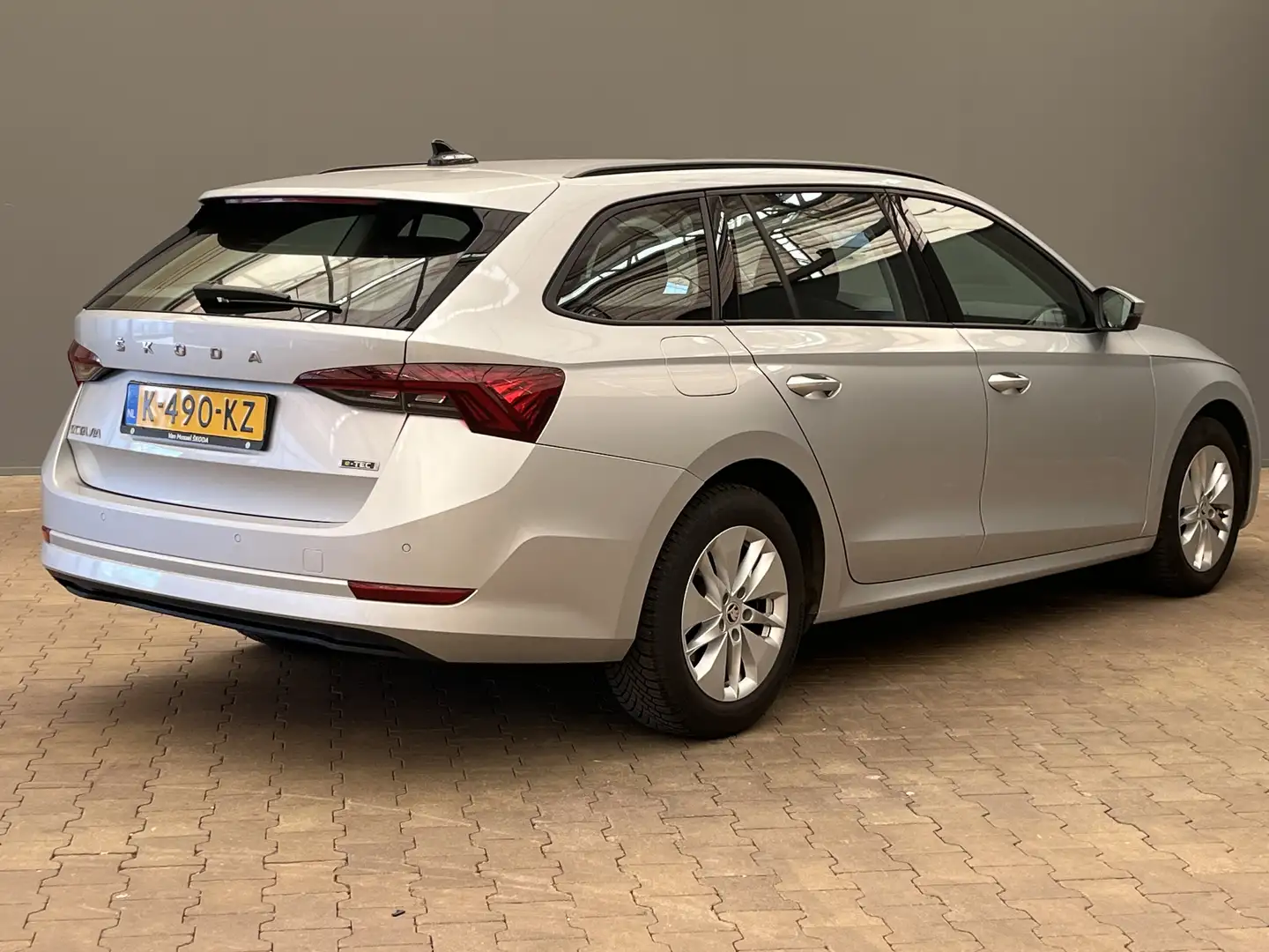 Skoda Octavia Combi 1.0 e-TSI 110pk Business Edition Trekhaak | Grijs - 2