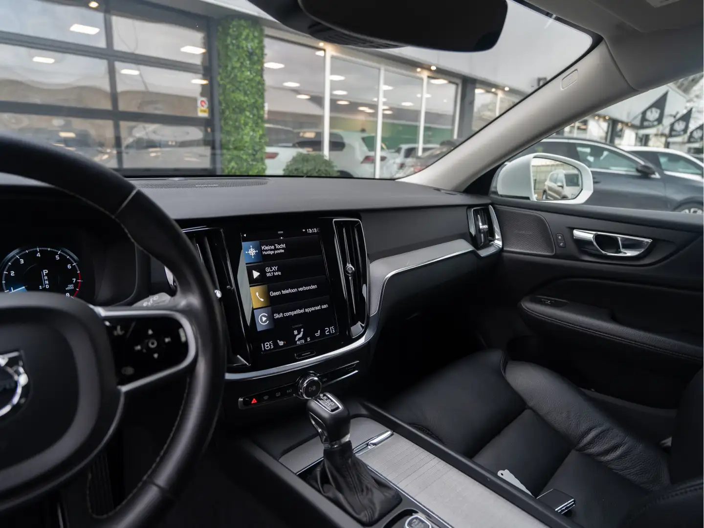 Volvo V60 2.0 T4 Inscription | H&K Sound | Camera | Trekhaak Weiß - 2