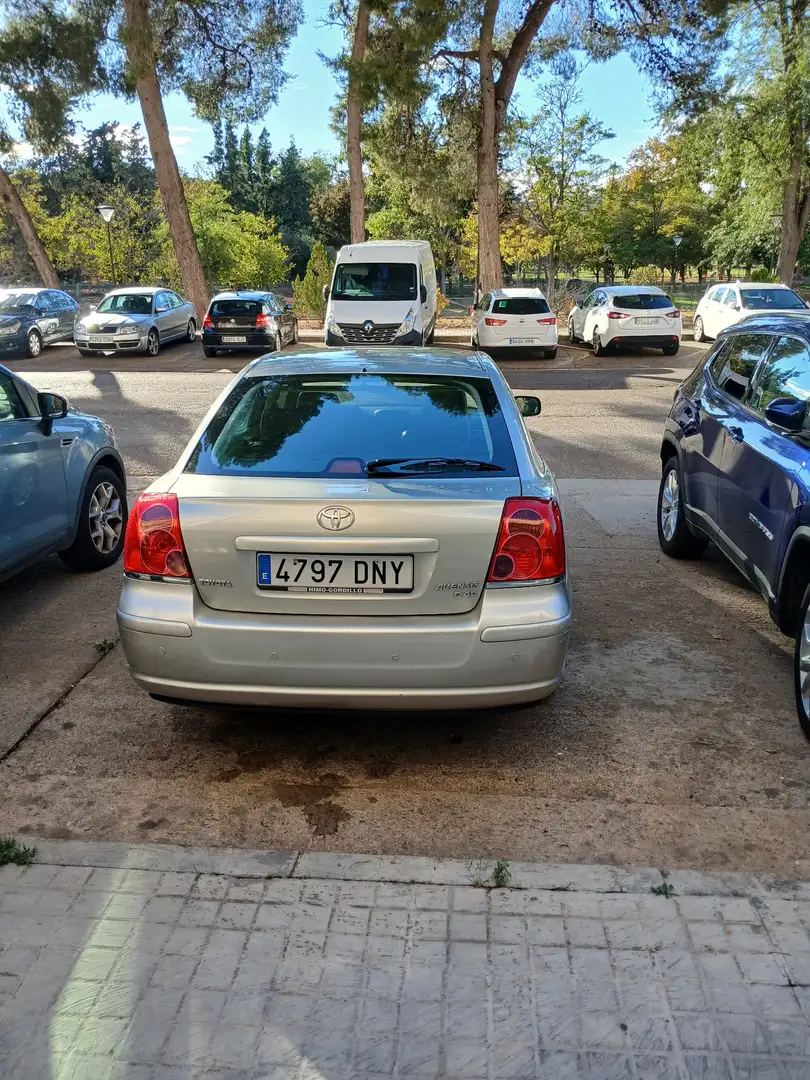 Toyota Avensis 2.0D-4D Sol - 2