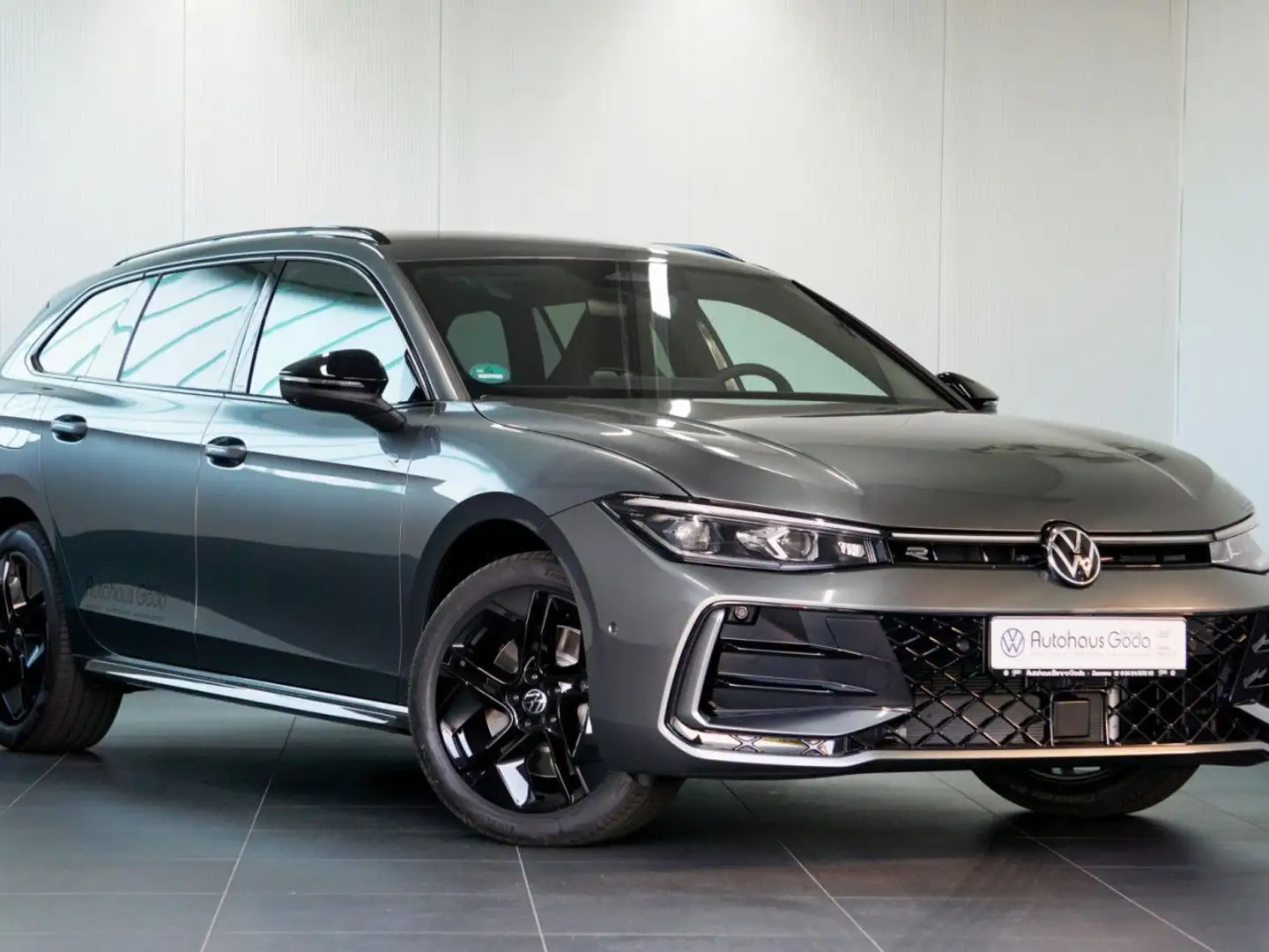 Volkswagen Passat Variant Passat R-Line eHybrid 1.5 TSI 7-Gang-DSG Bluetooth Grau - 2