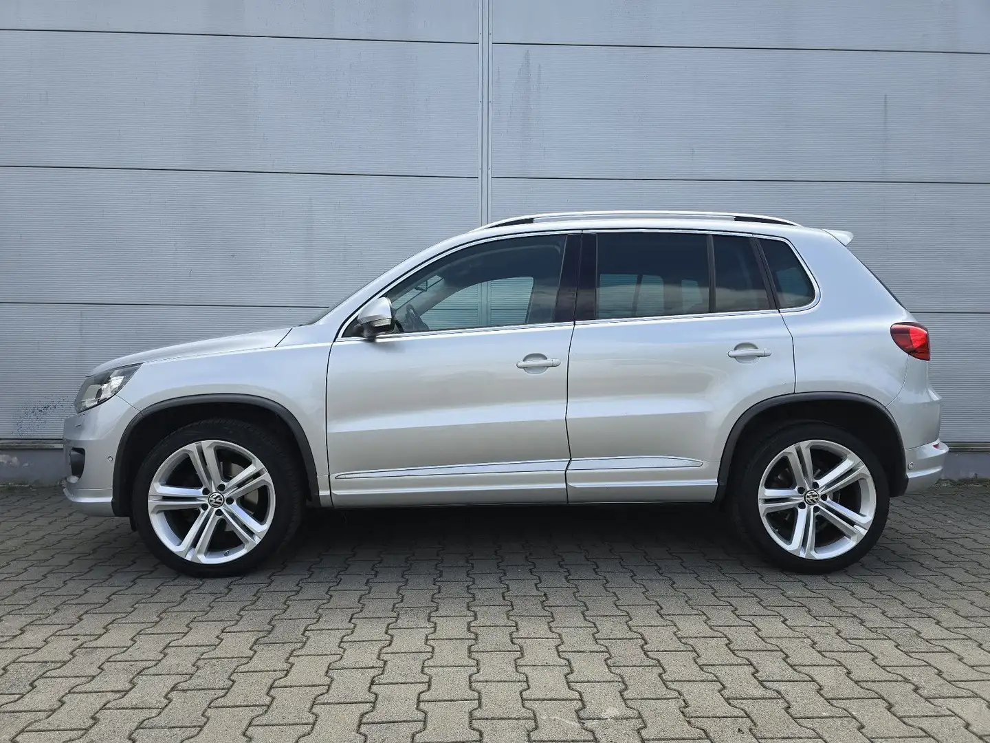 Volkswagen Tiguan Sport & Style BMT+R-Line+Navi+Top Zustand Argent - 1